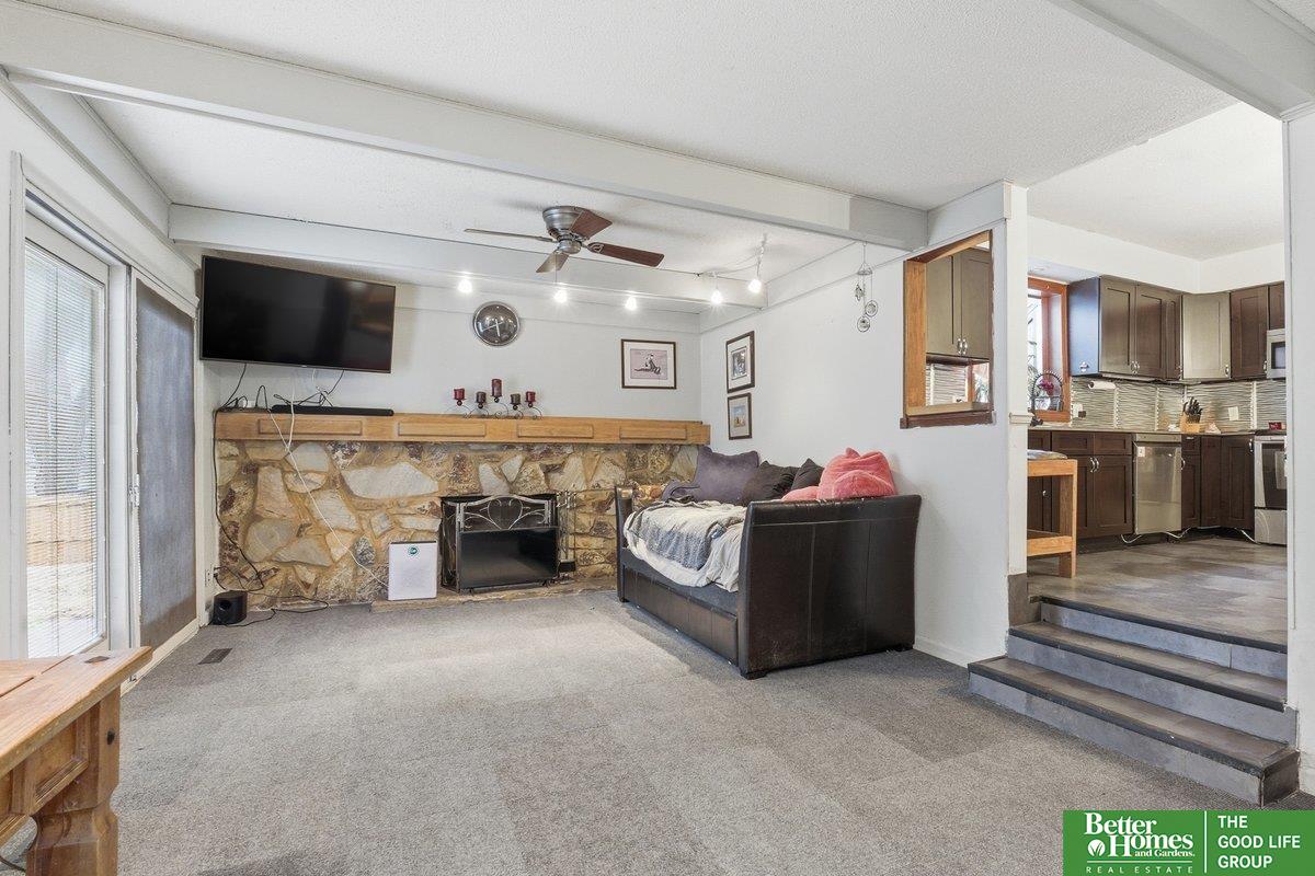 904 S 152 Circle