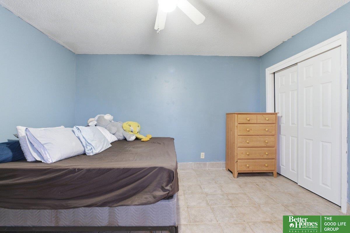 904 S 152 Circle