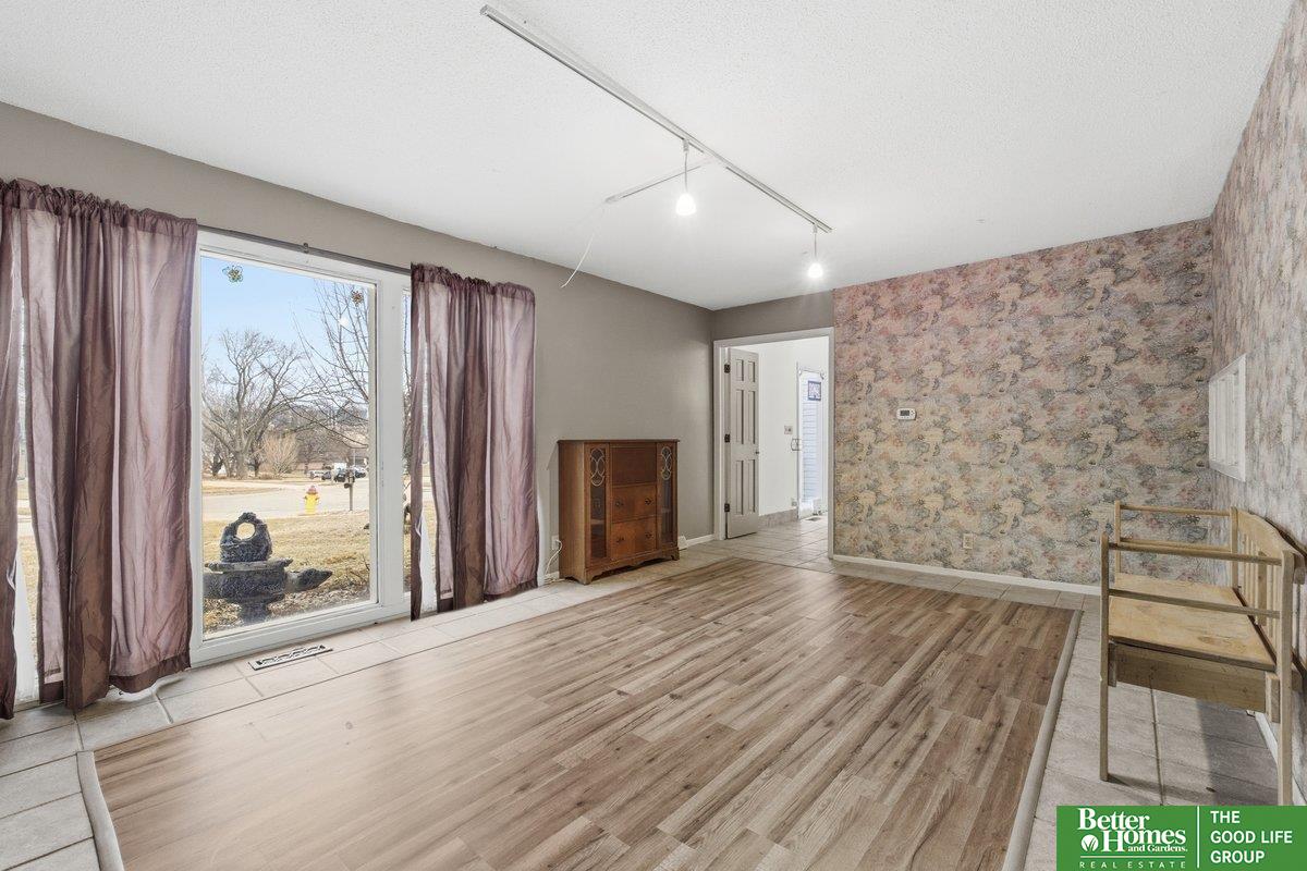 904 S 152 Circle
