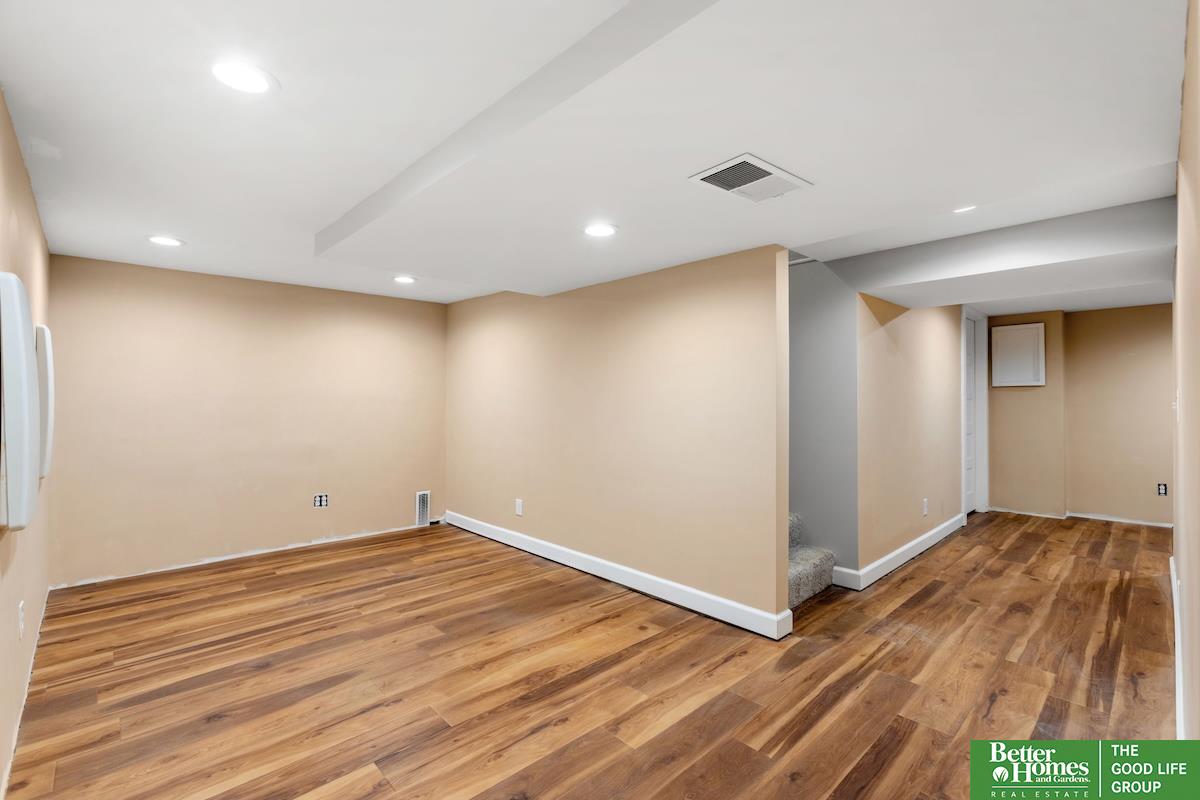5620 Walnut Street