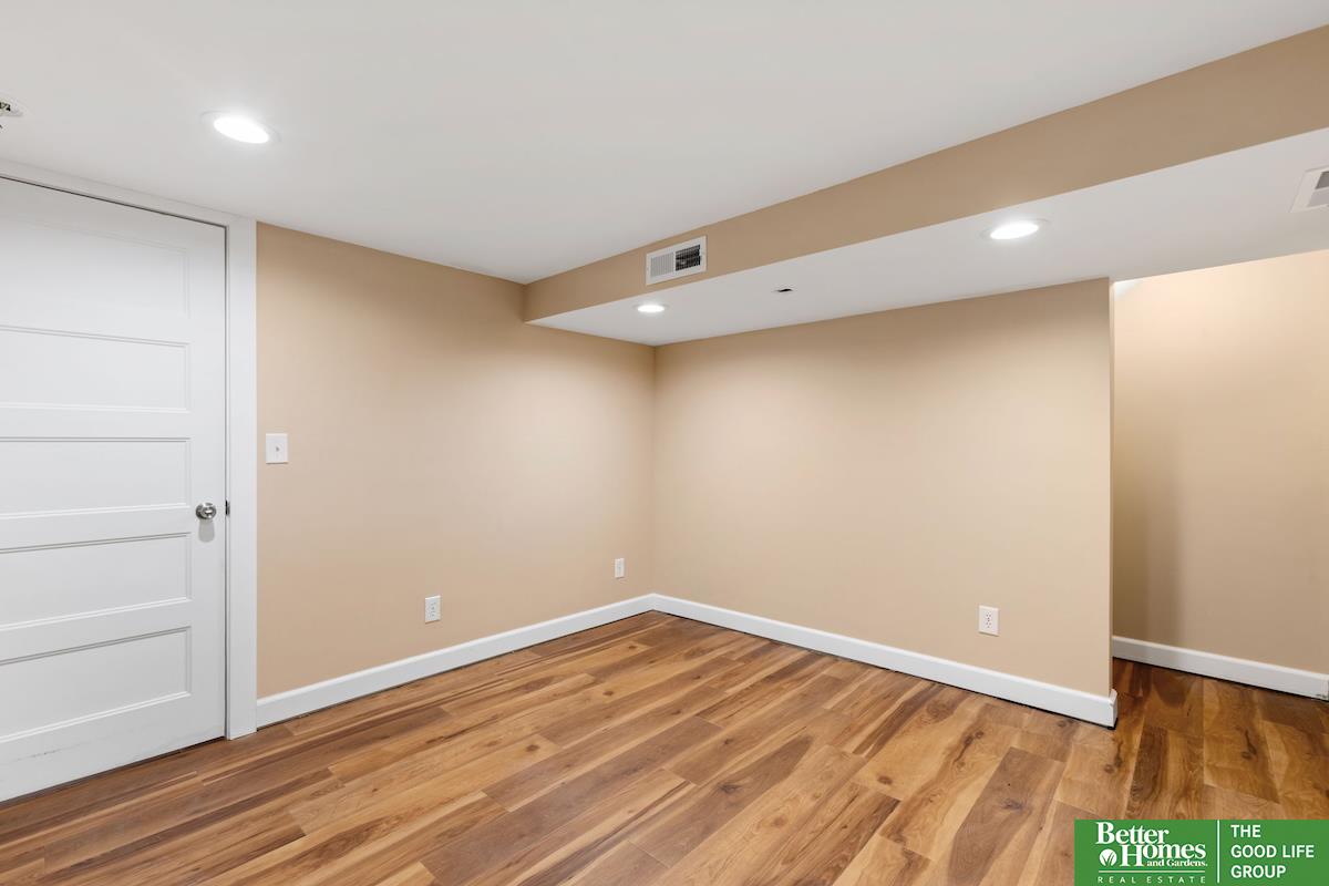 5620 Walnut Street