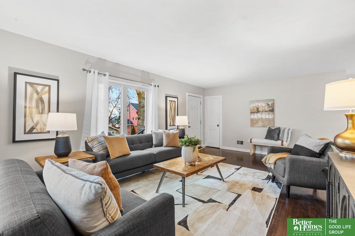 5620 Walnut Street