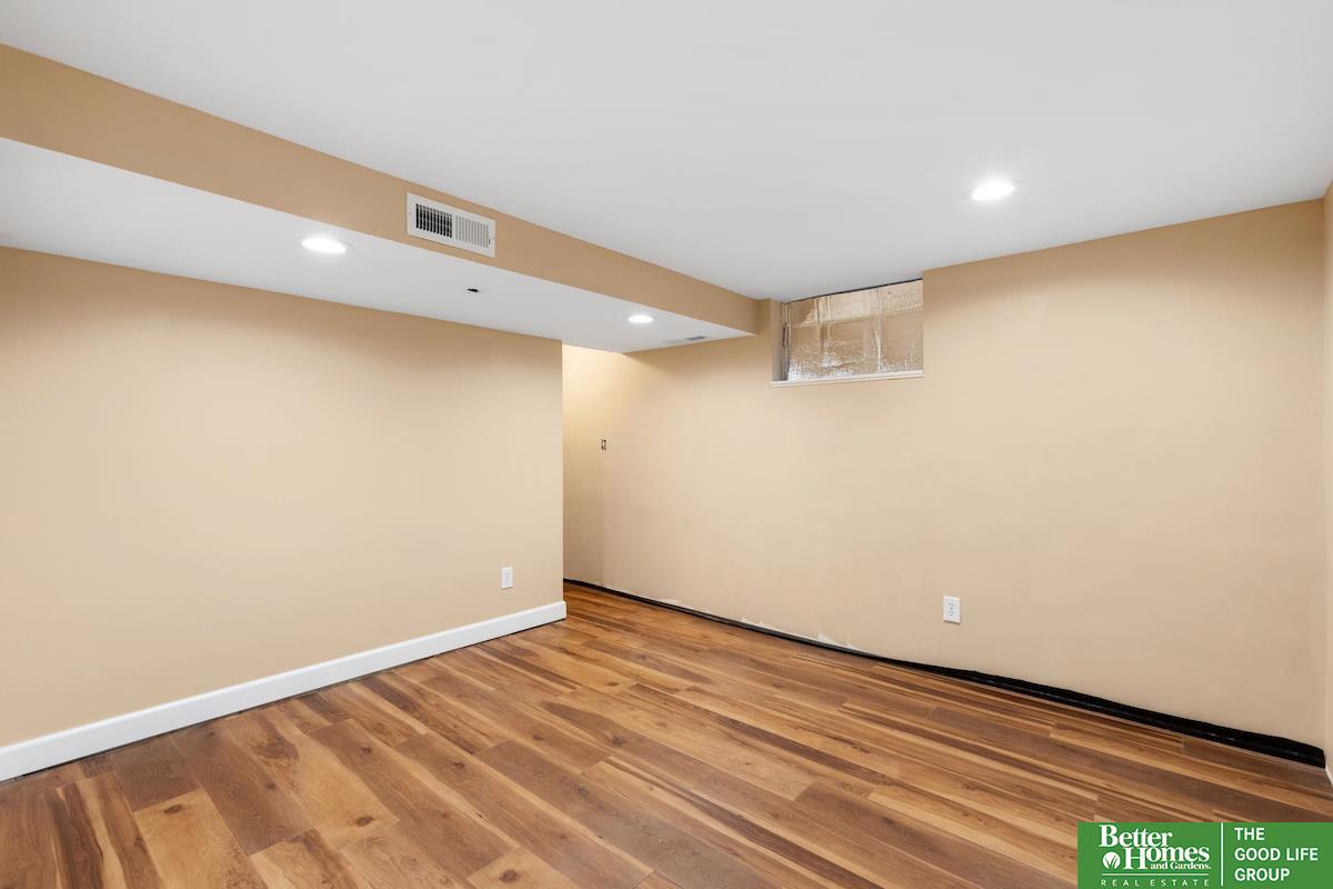 5620 Walnut Street