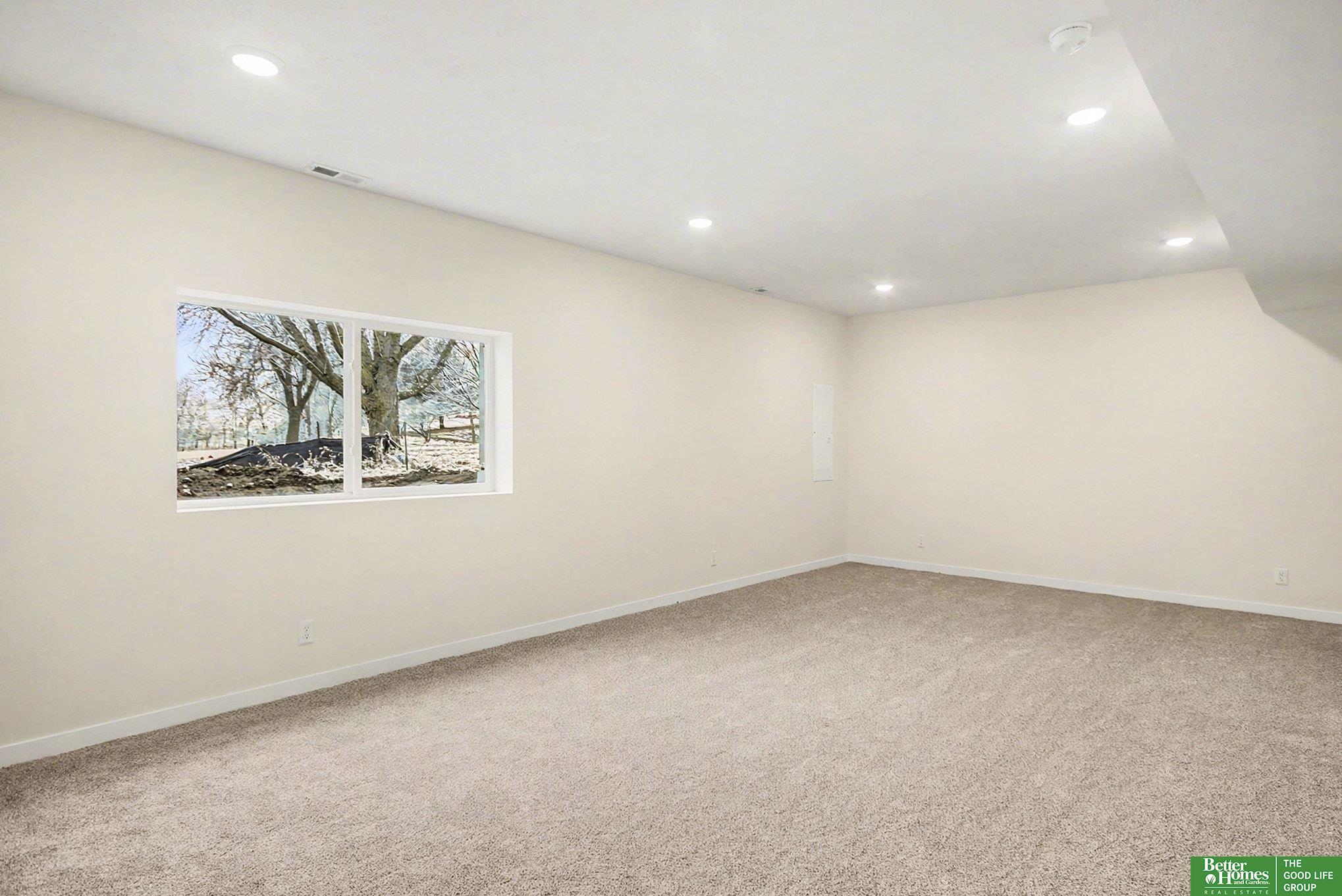 7102 N 79th Court