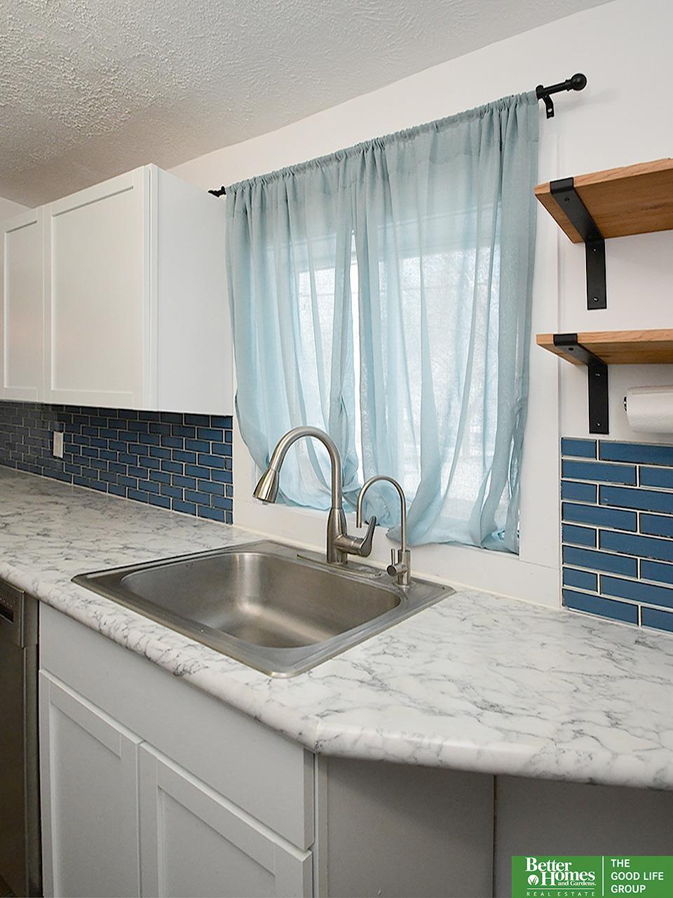 558 W 7th Street