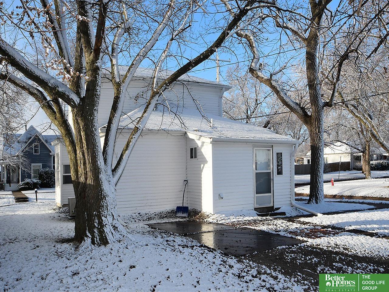 558 W 7th Street
