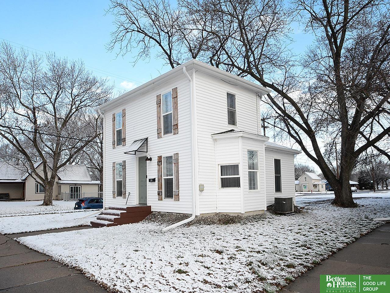 558 W 7th Street