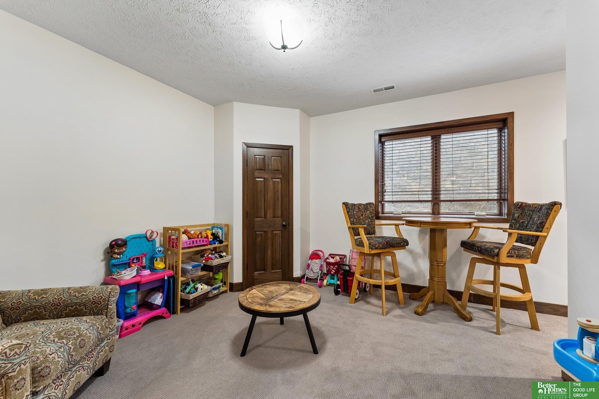 5045 S 175th Street