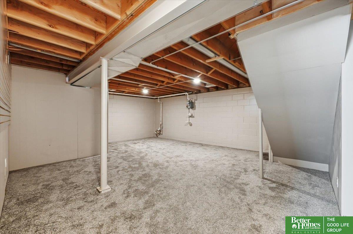 8514 Burt Street