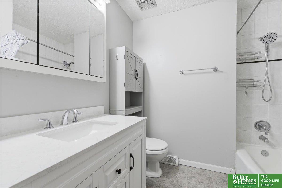 9517 sprague Street