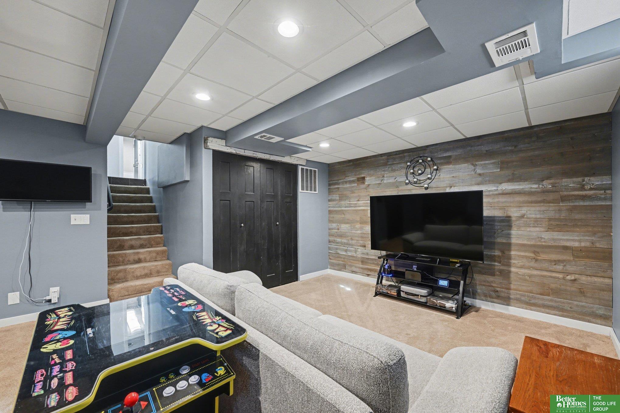 14815 Seward Plaza