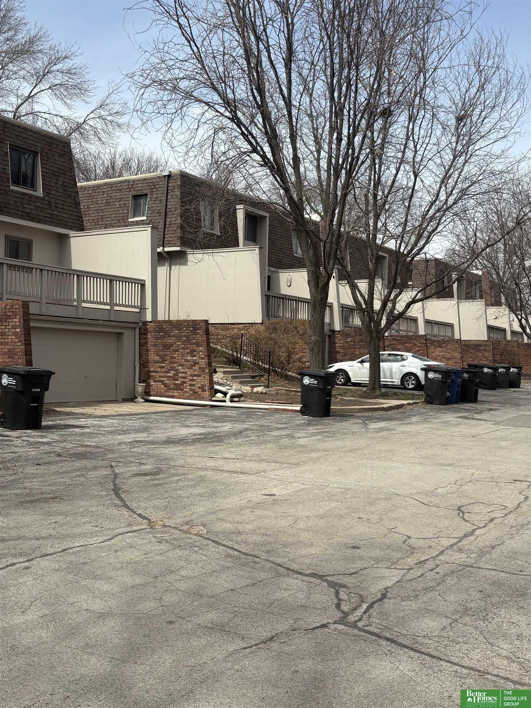 5624 S 92 Plaza