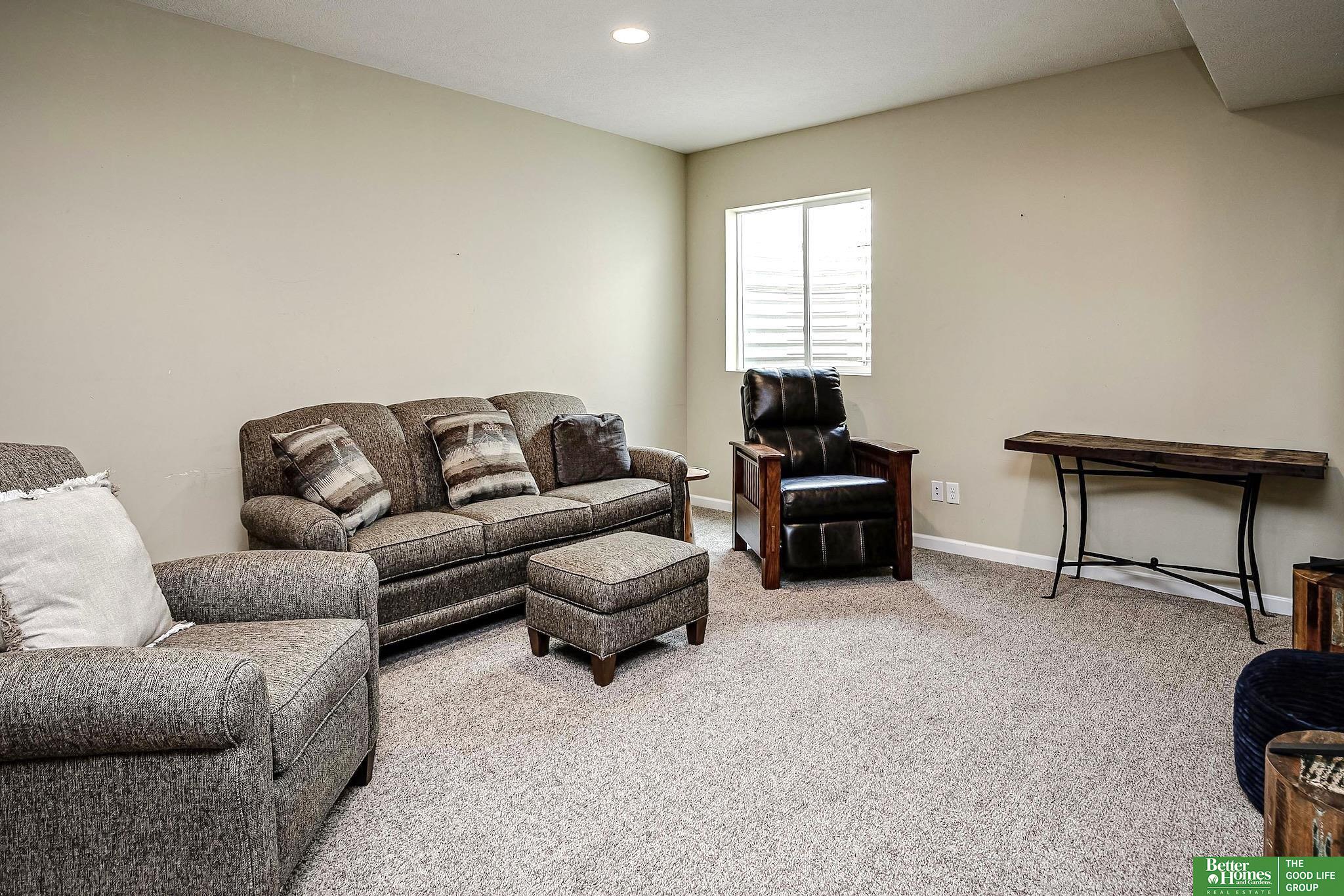 7725 N 151 Circle