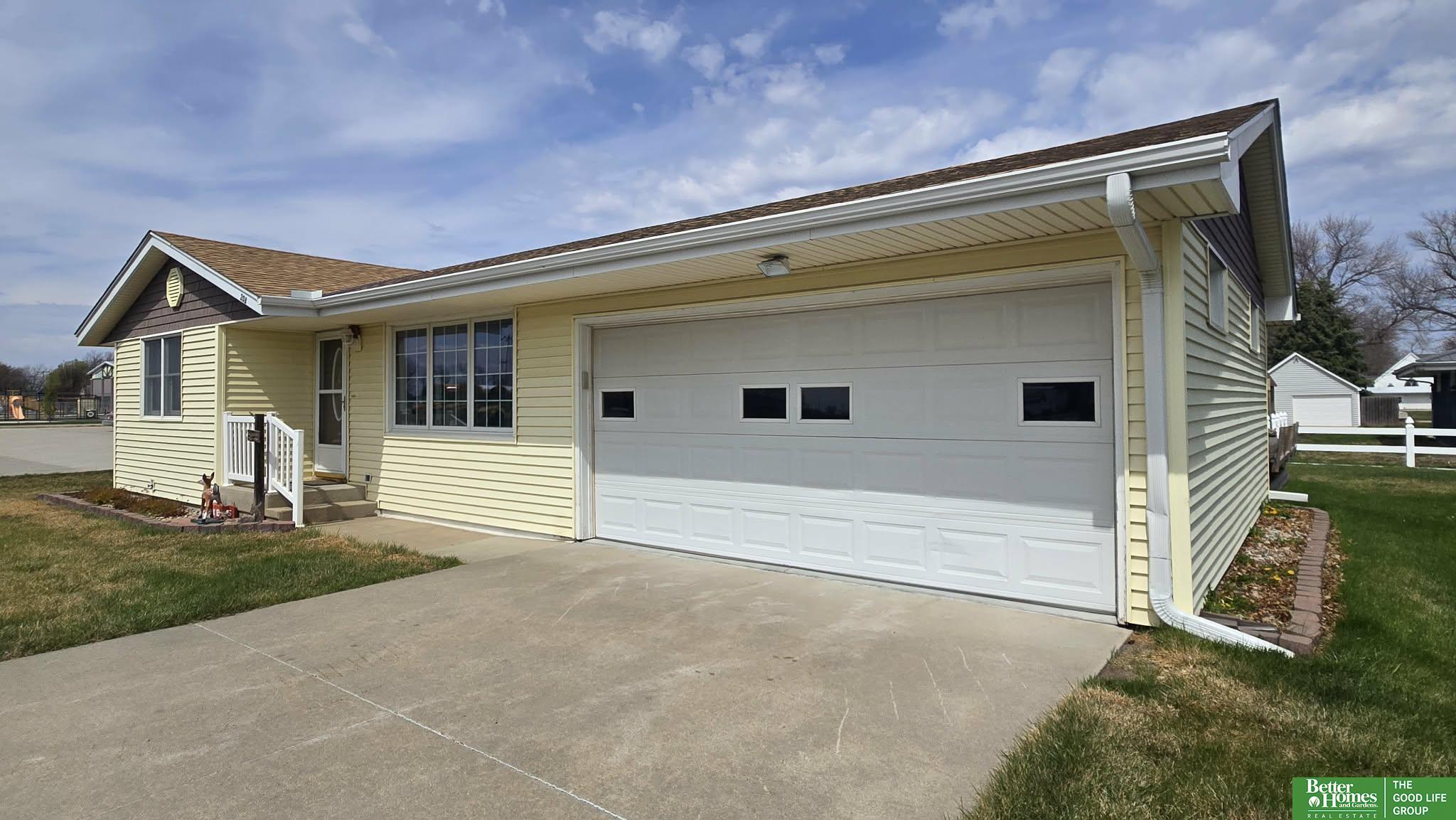 208 E O Street, McCool Junction
