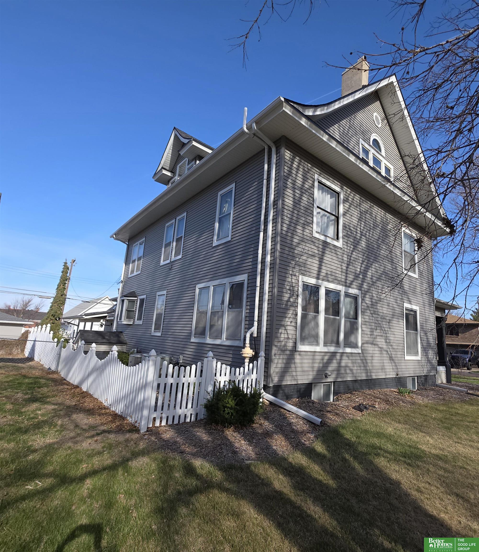 420 E 7th Street