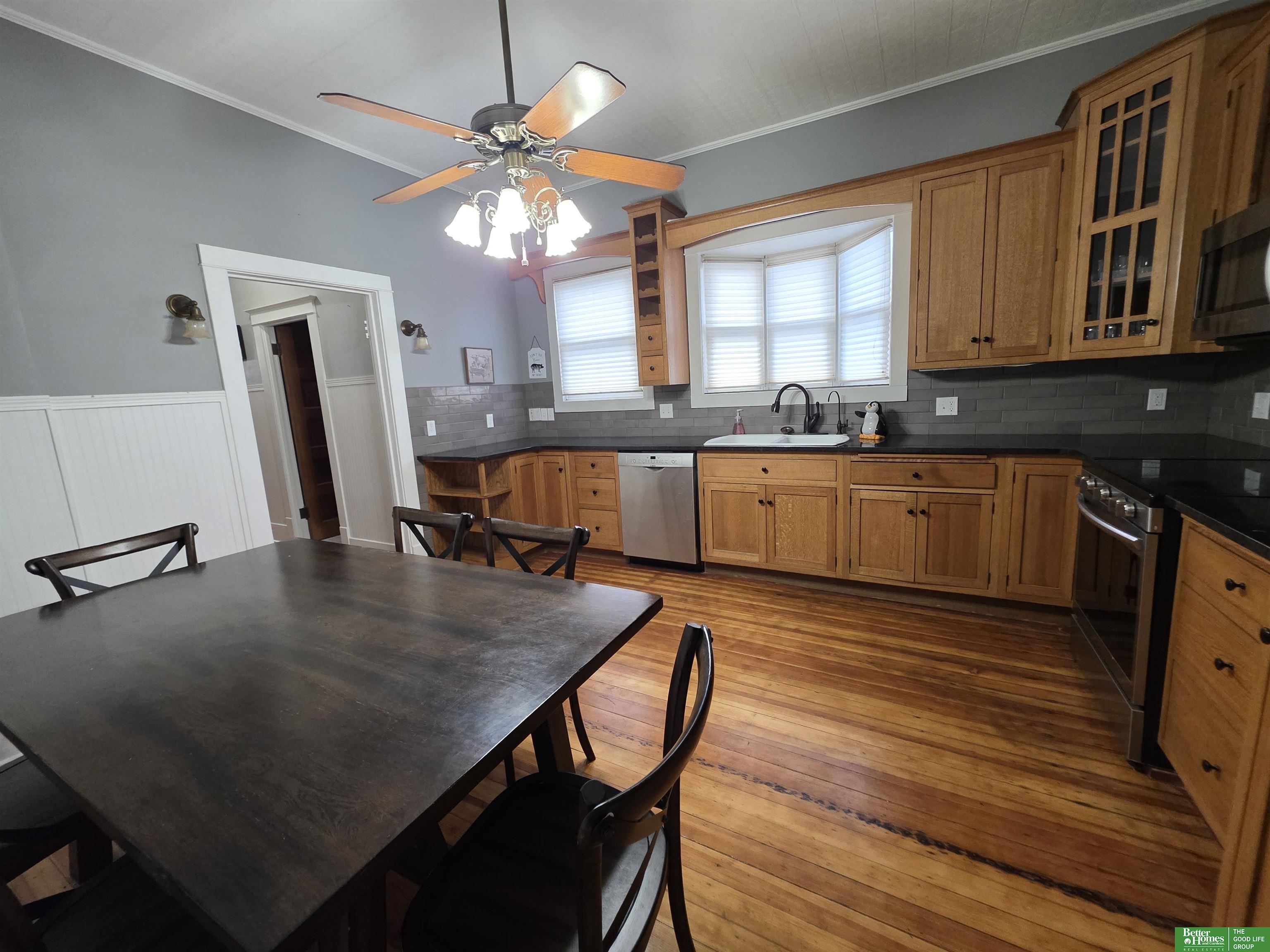 420 E 7th Street