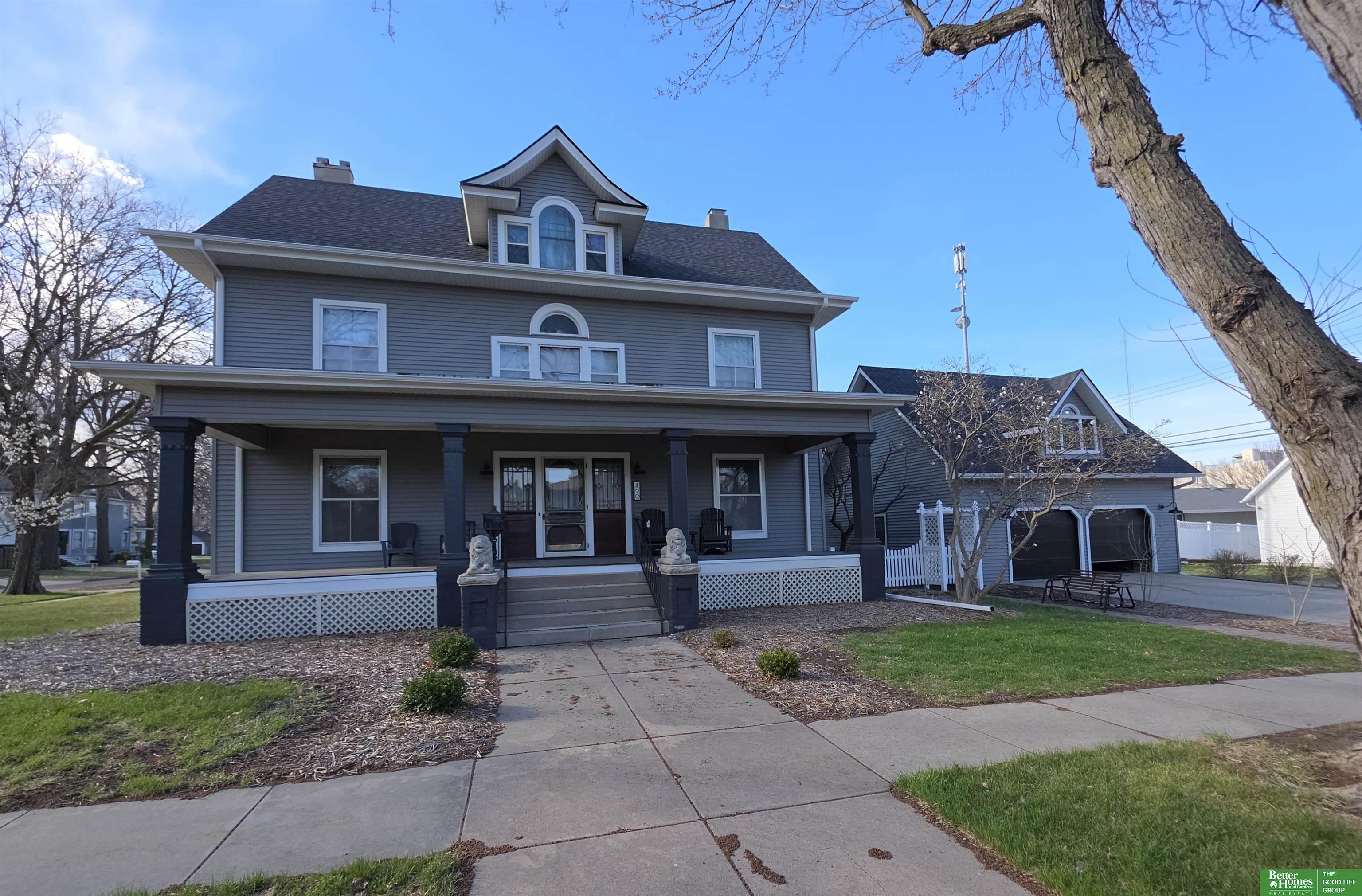 420 E 7th Street
