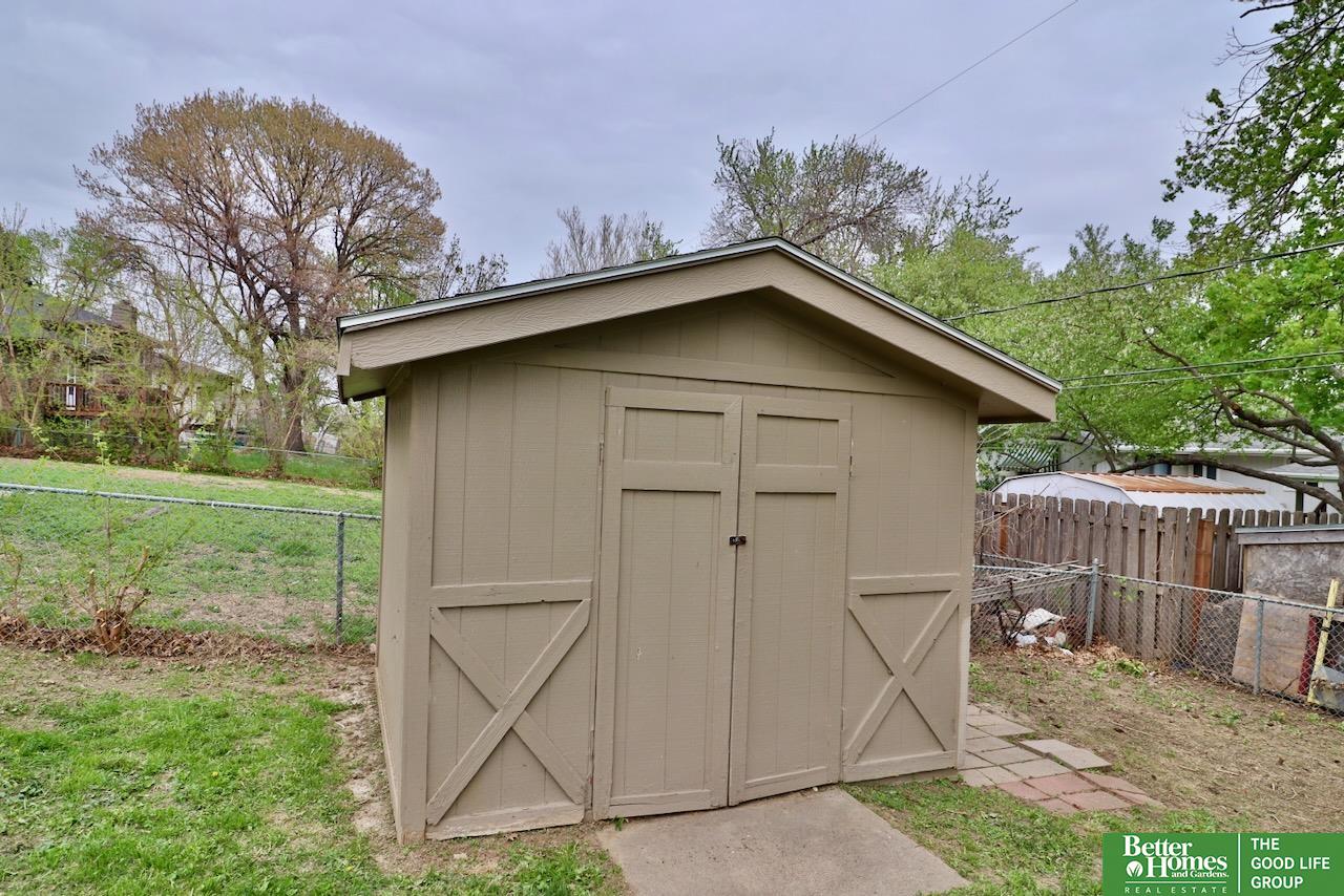 7105 Pine Drive