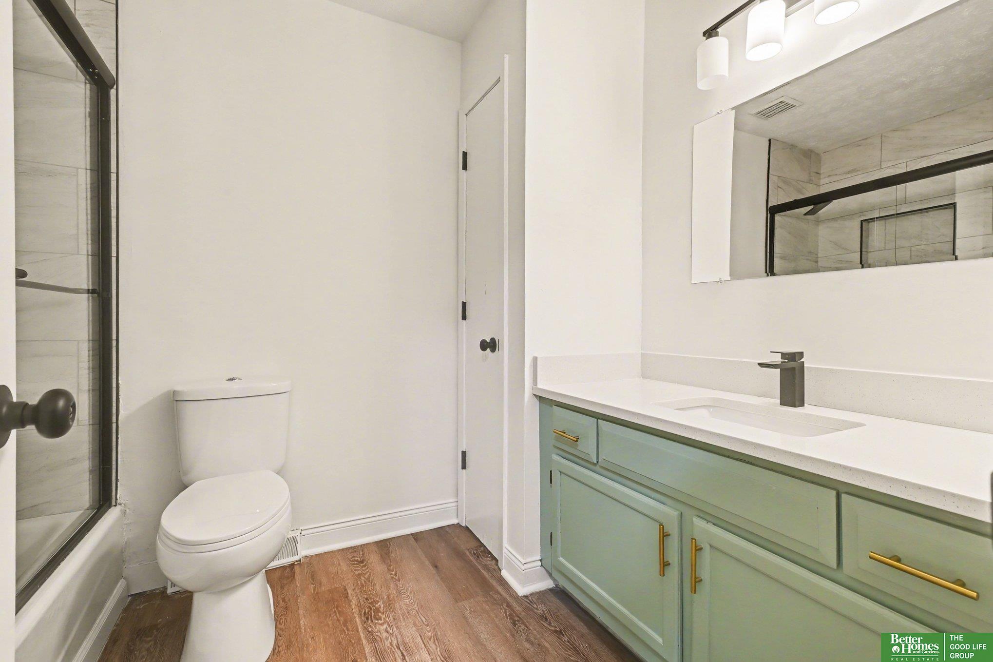 906 Overland Trail
