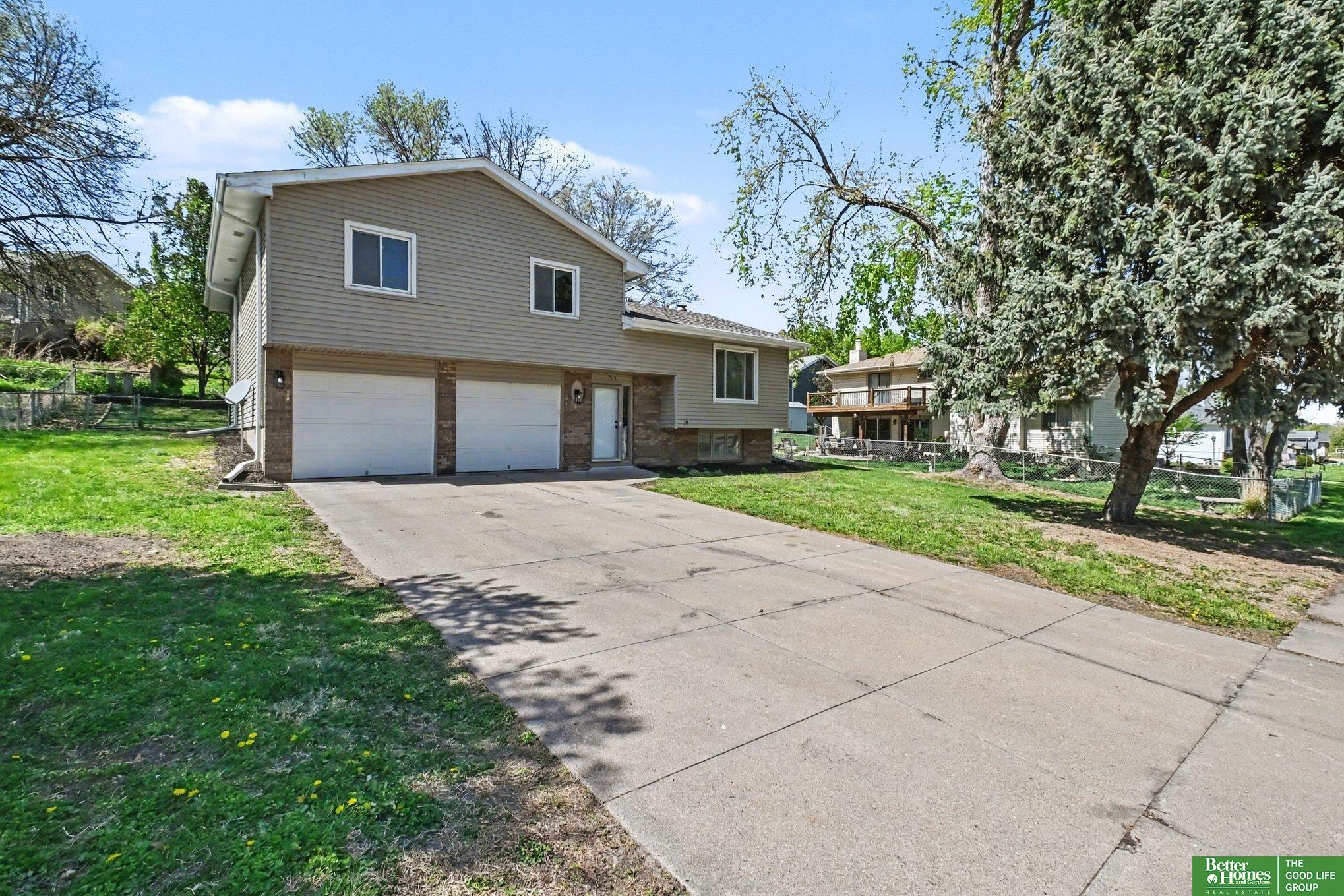 906 Overland Trail