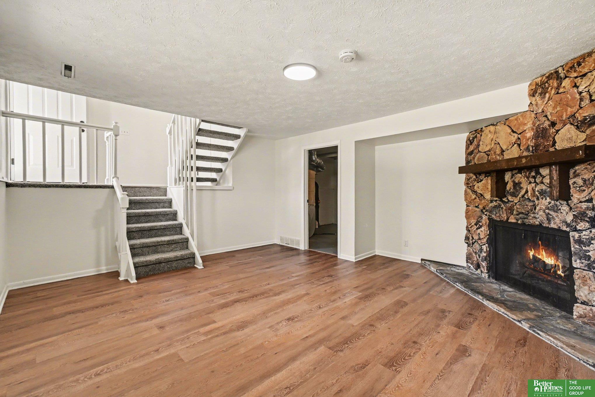 906 Overland Trail