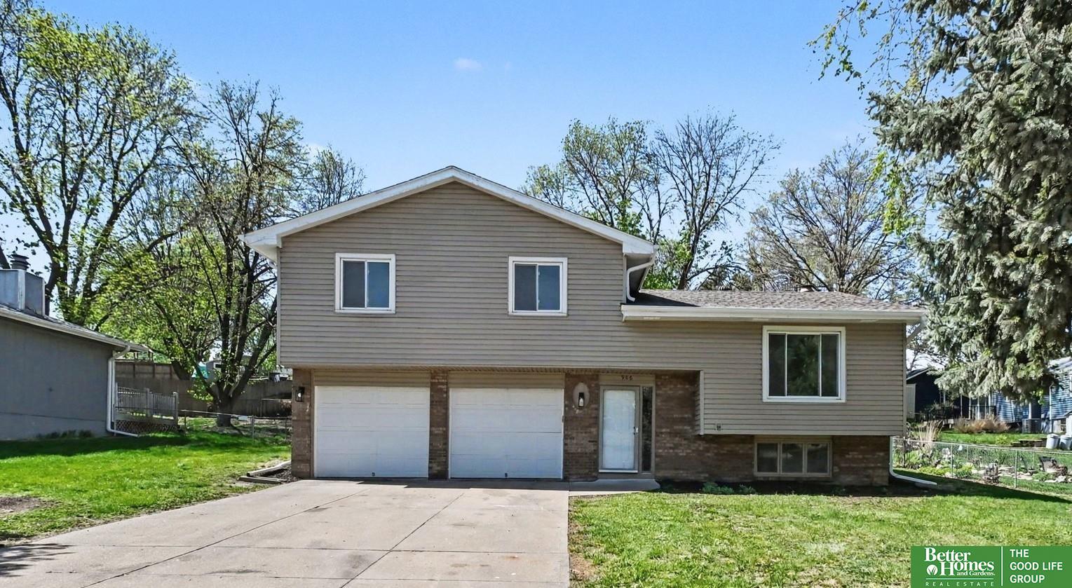 906 Overland Trail