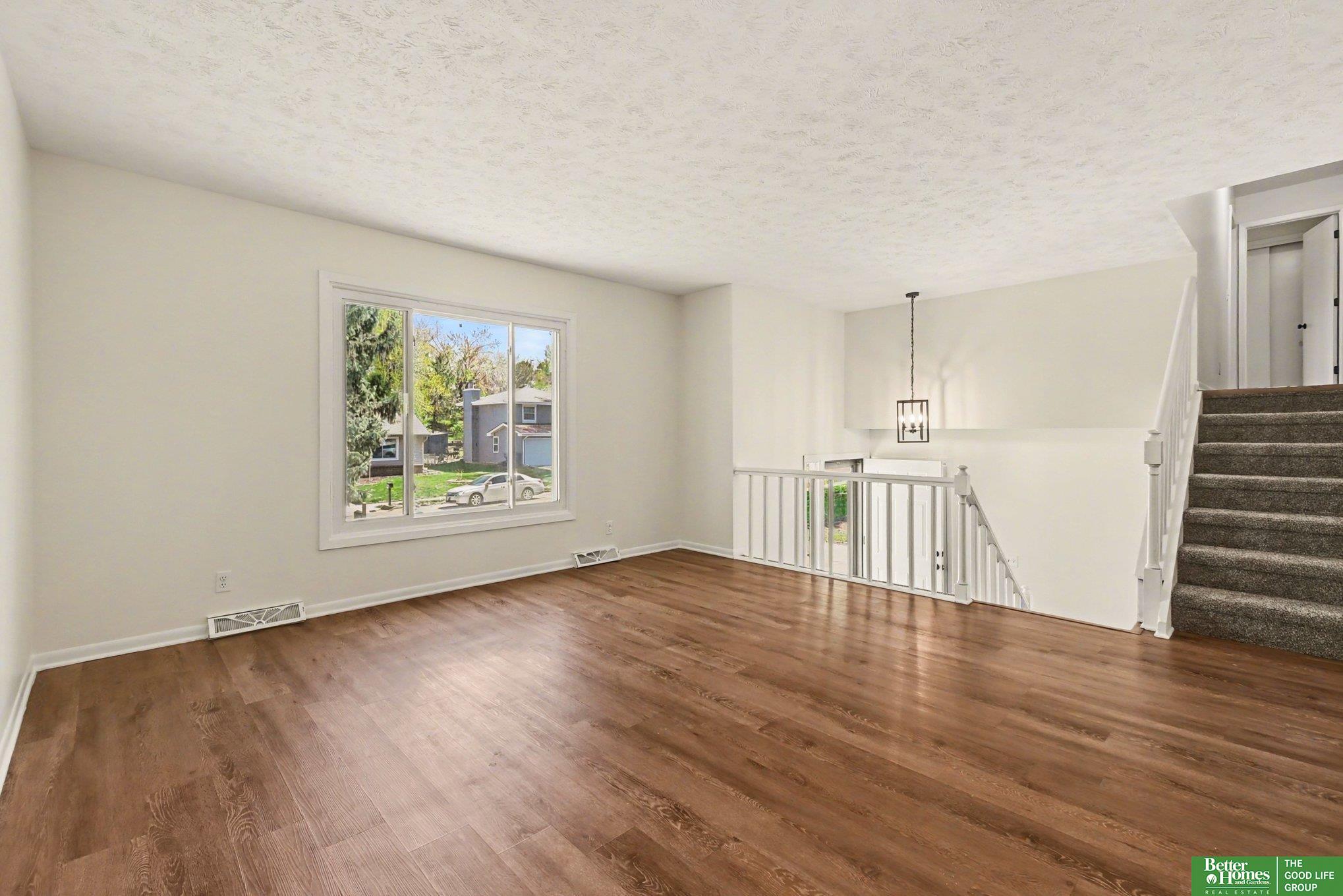 906 Overland Trail