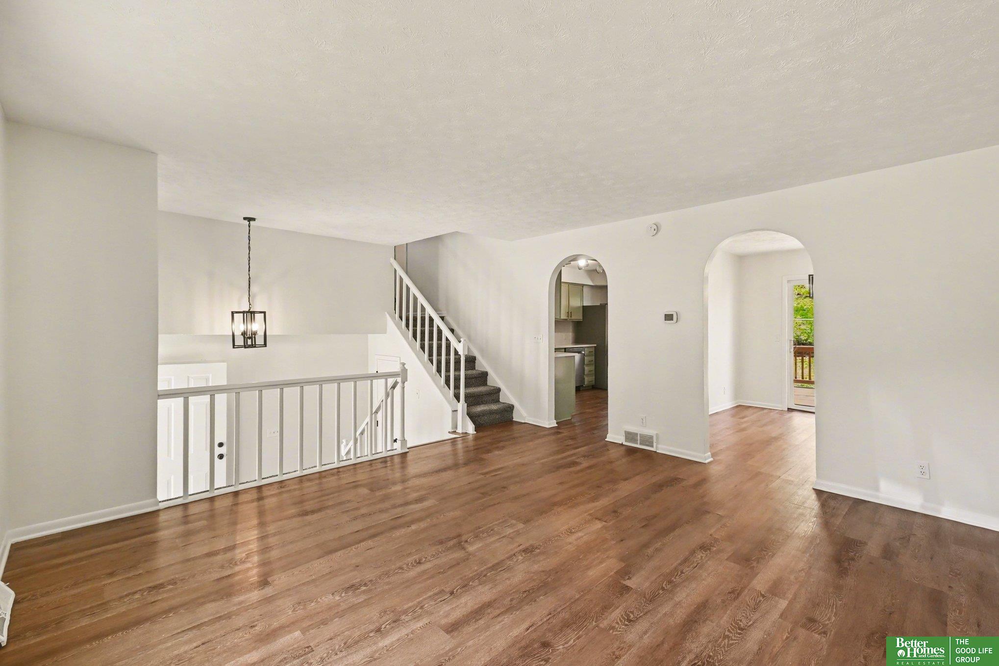 906 Overland Trail