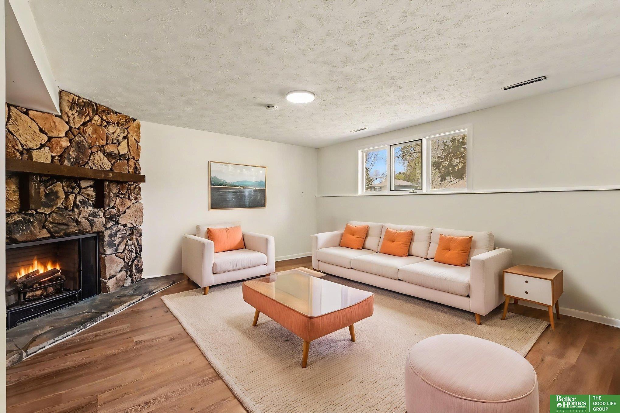 906 Overland Trail