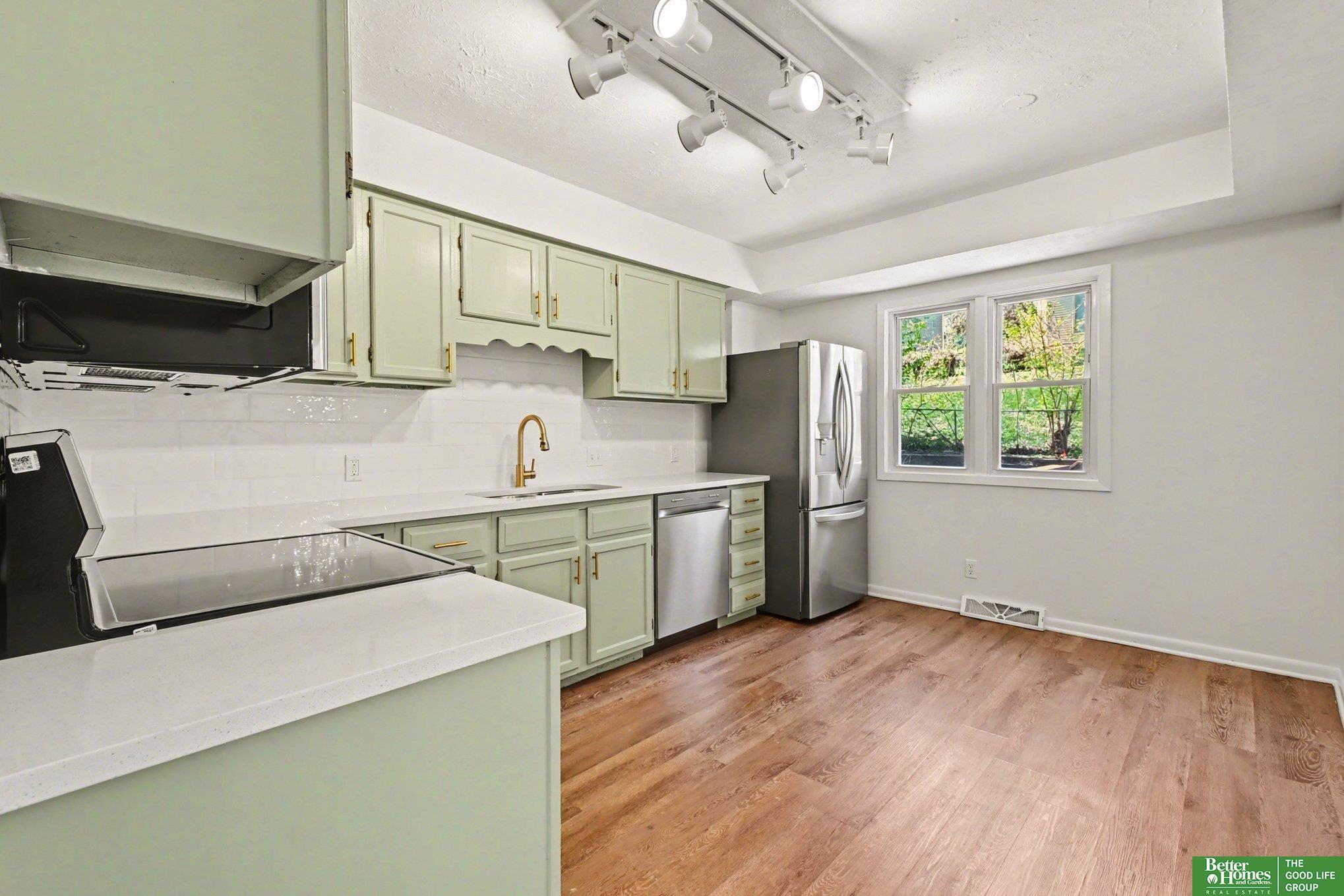 906 Overland Trail