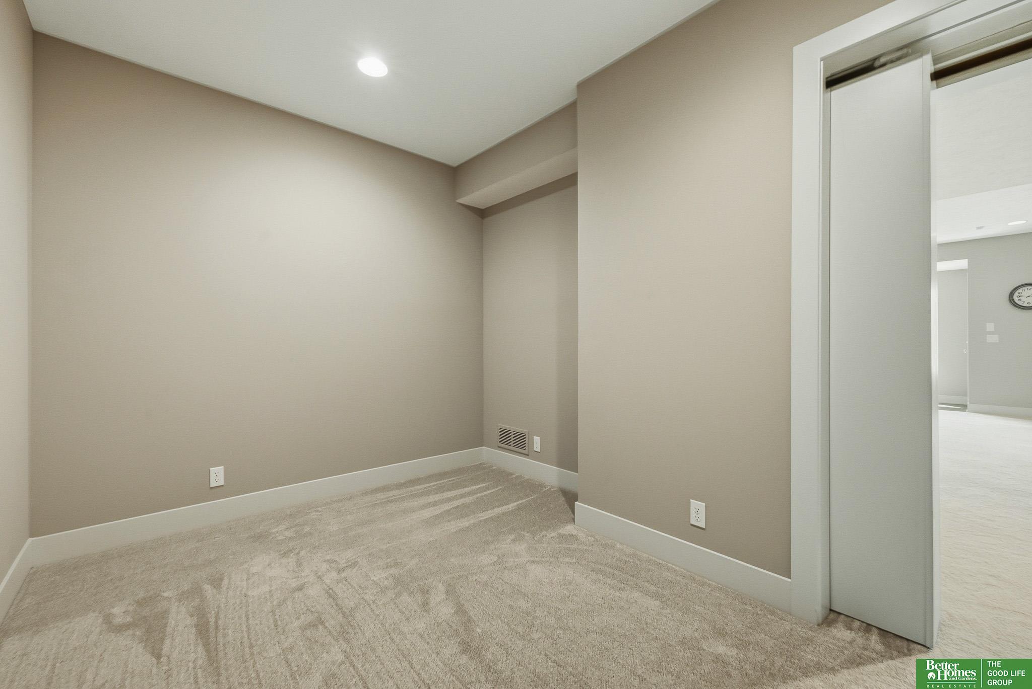 1426 S 200th Circle