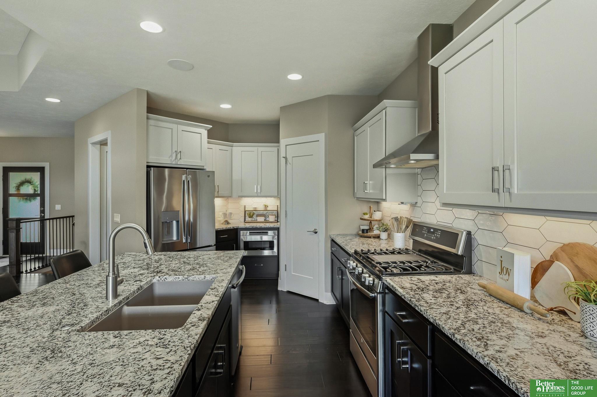 1426 S 200th Circle