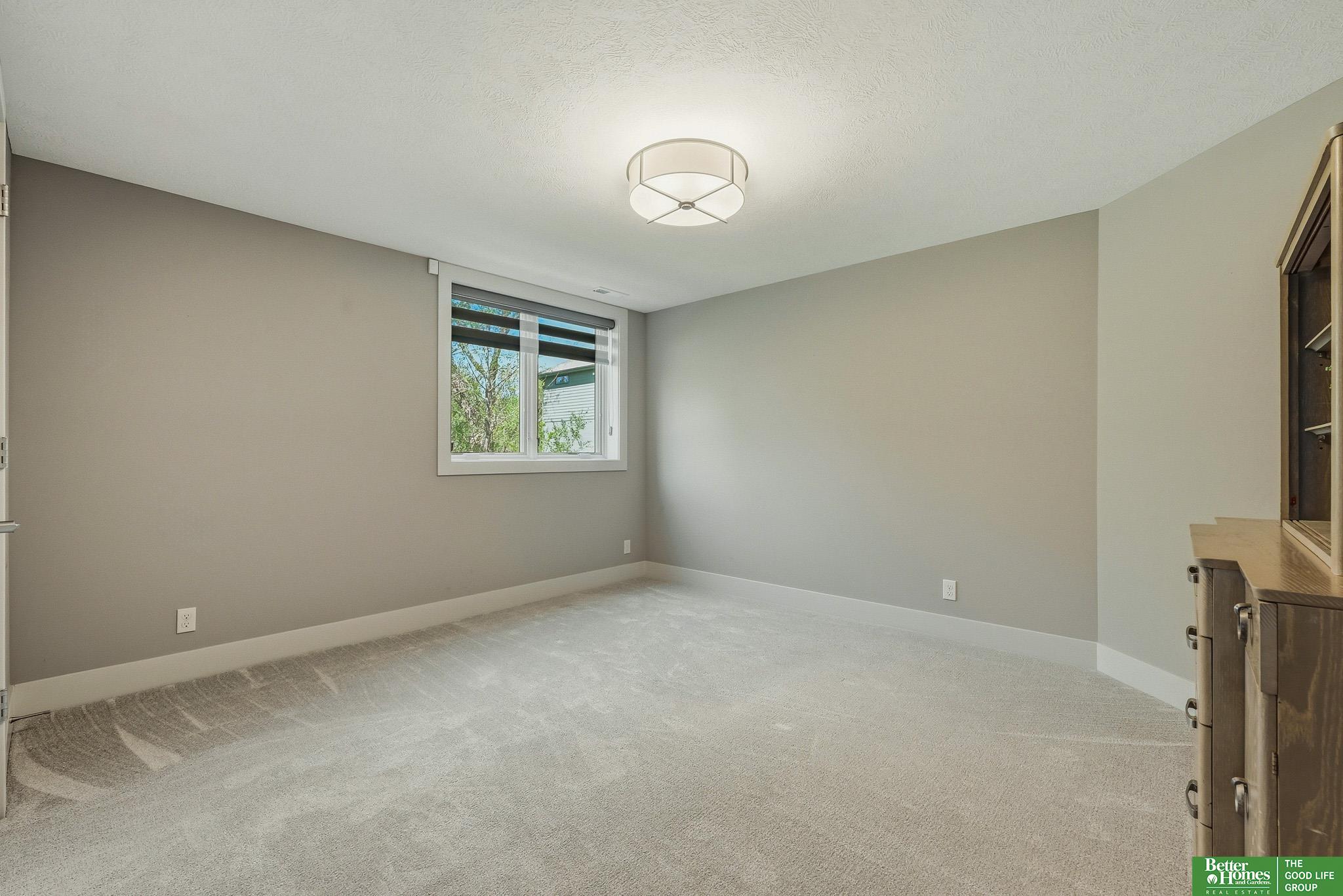 1426 S 200th Circle