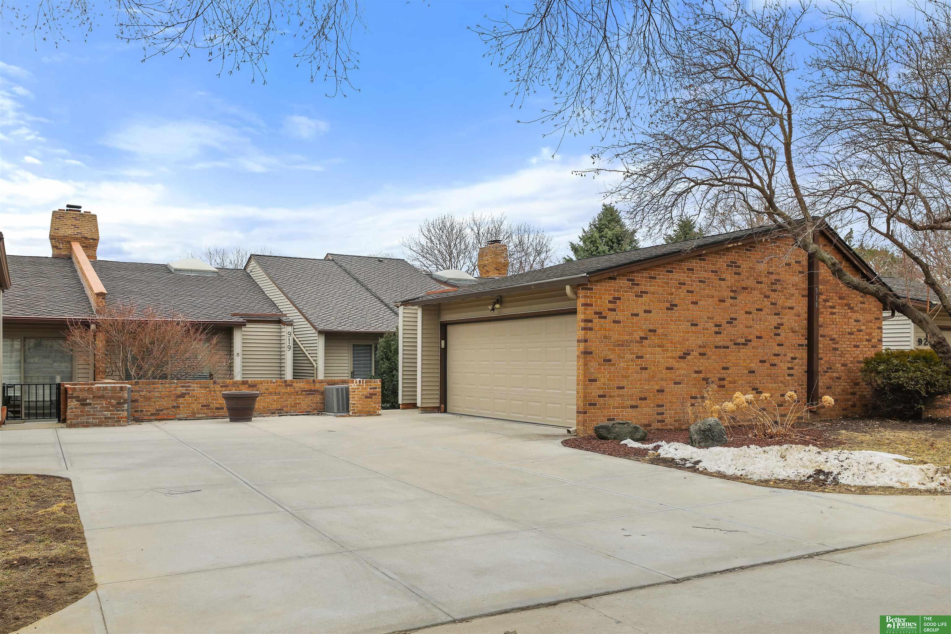 919 S 112th Plaza