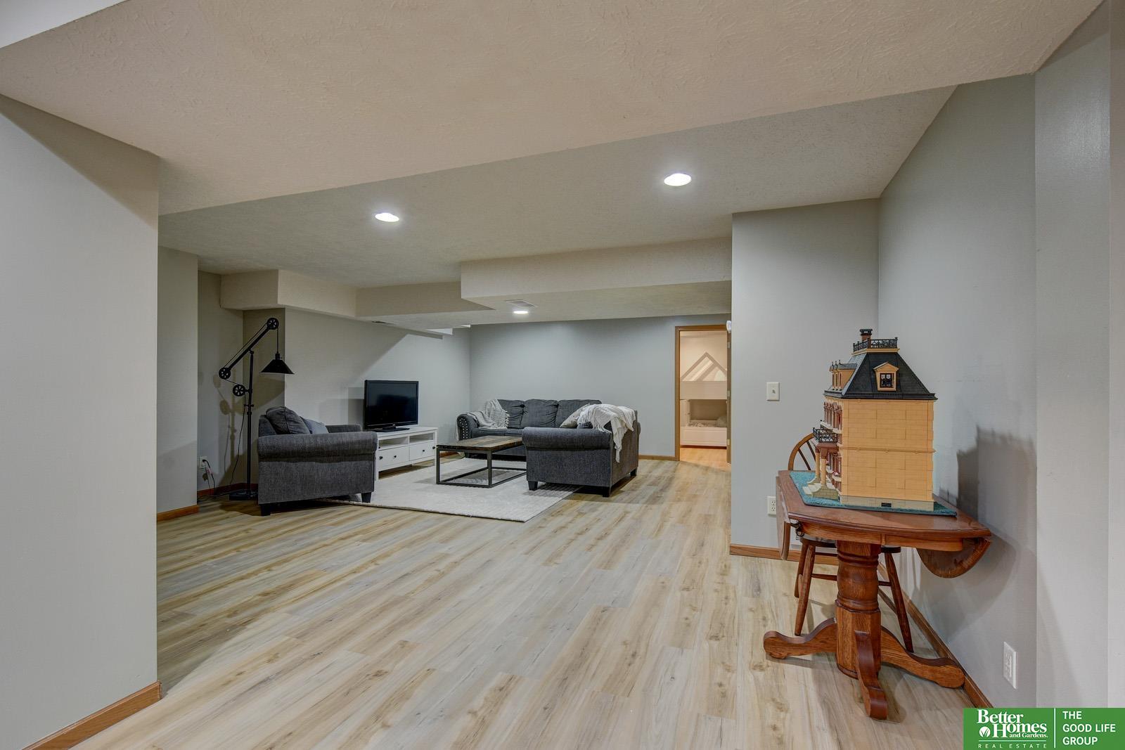 718 Cedar View Circle