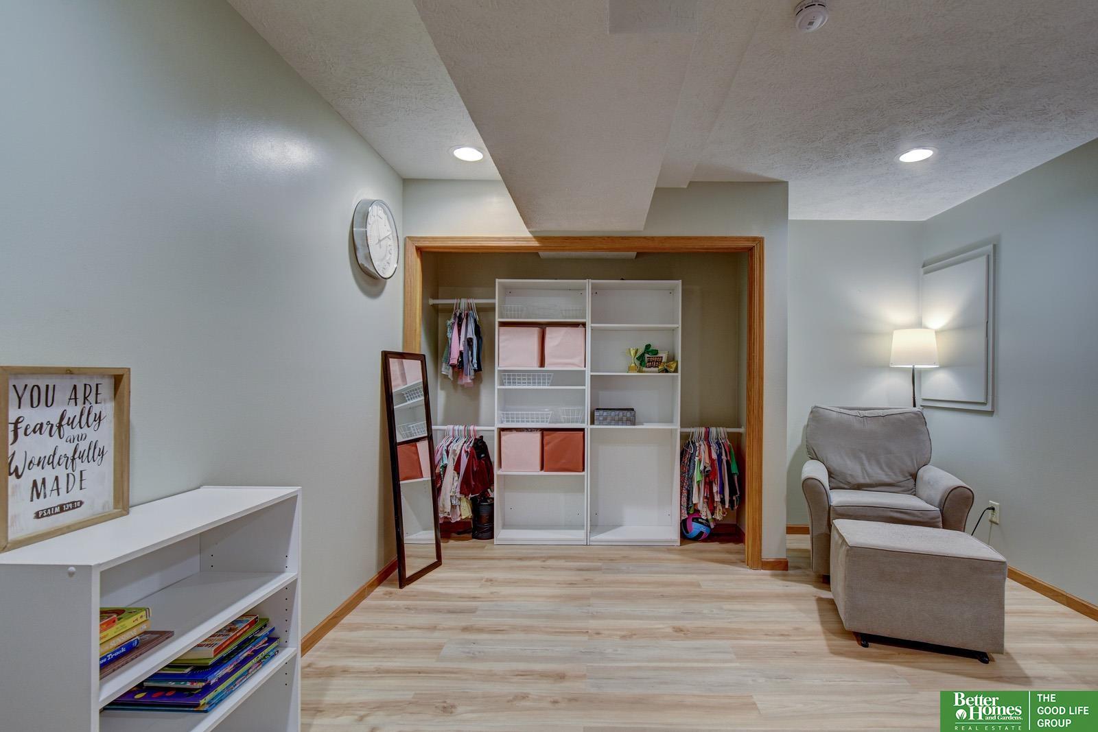 718 Cedar View Circle