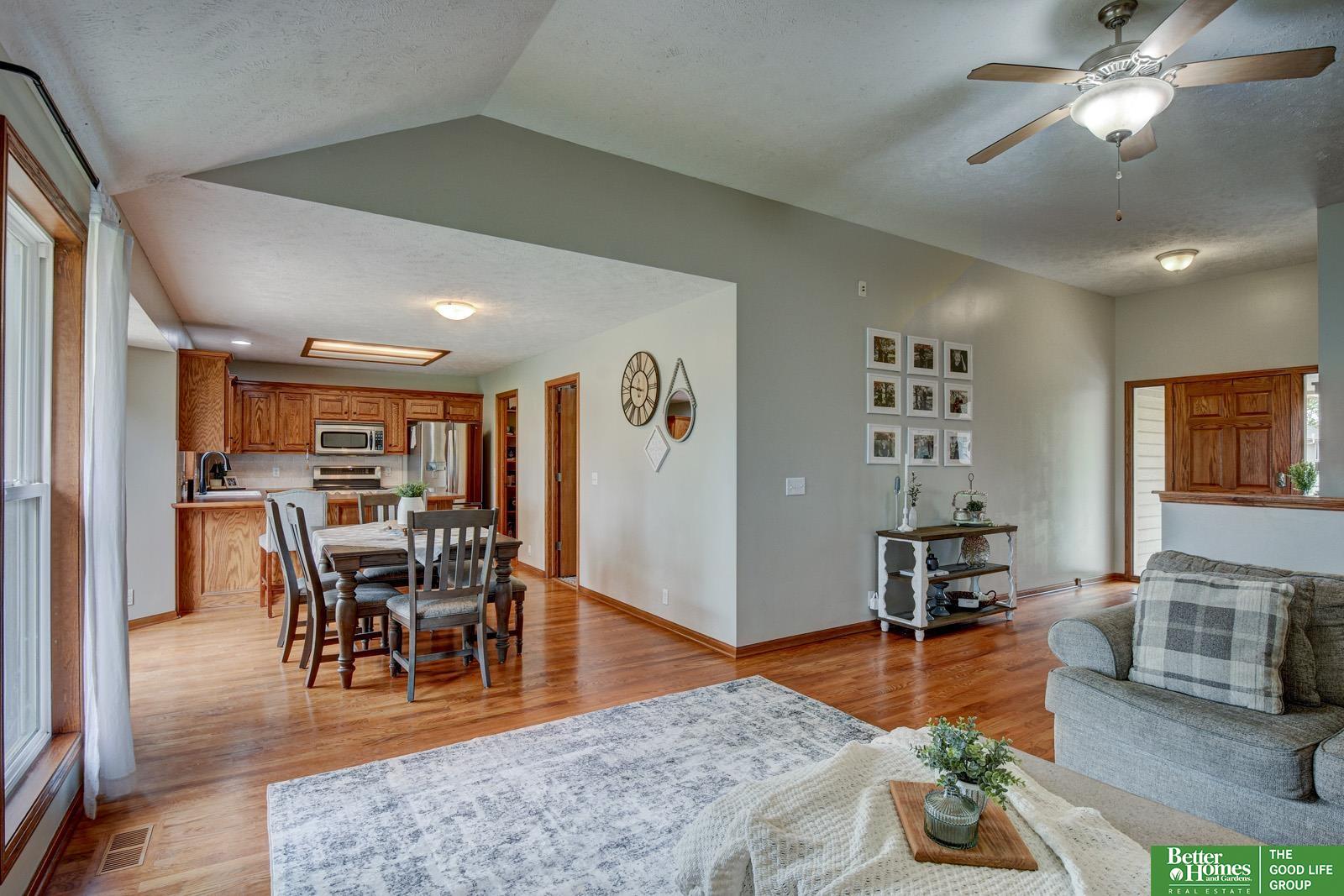 718 Cedar View Circle