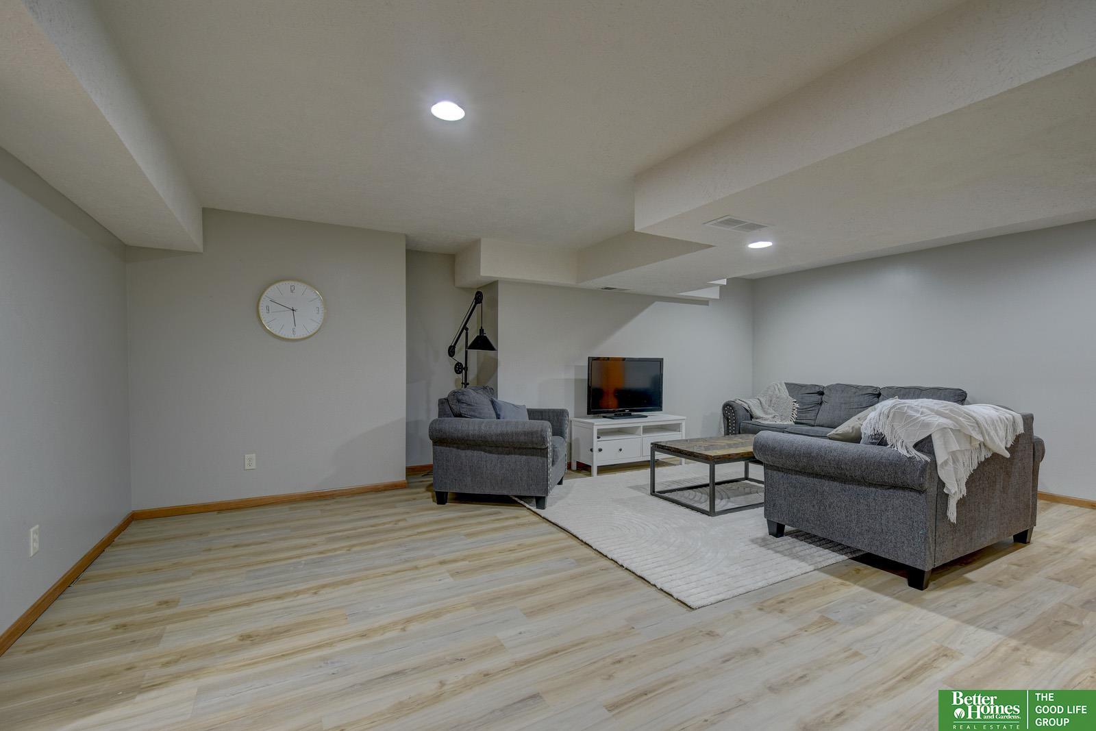 718 Cedar View Circle