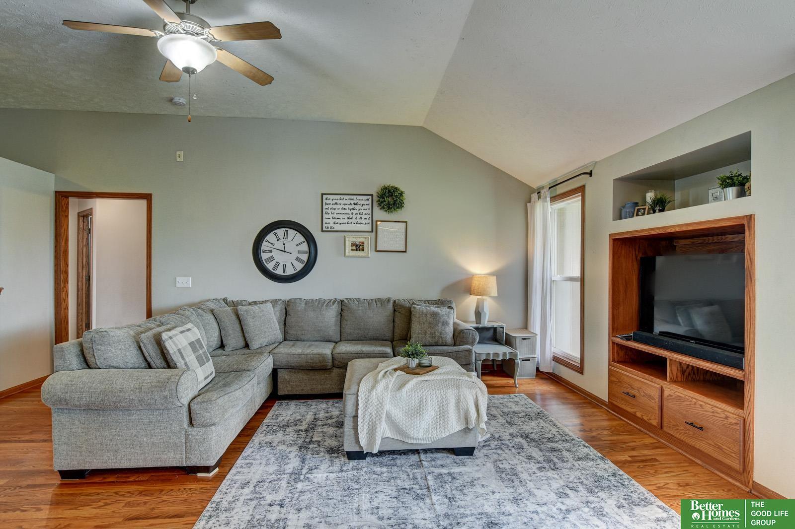 718 Cedar View Circle