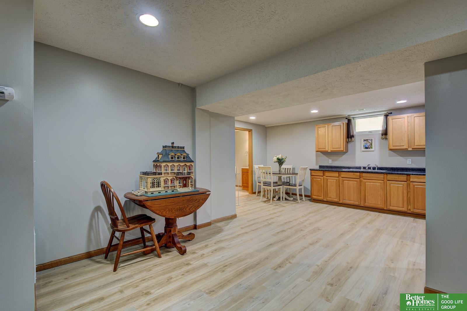718 Cedar View Circle