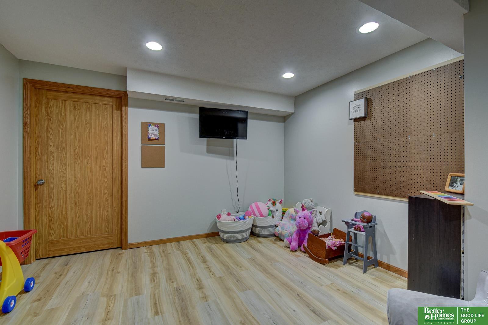 718 Cedar View Circle