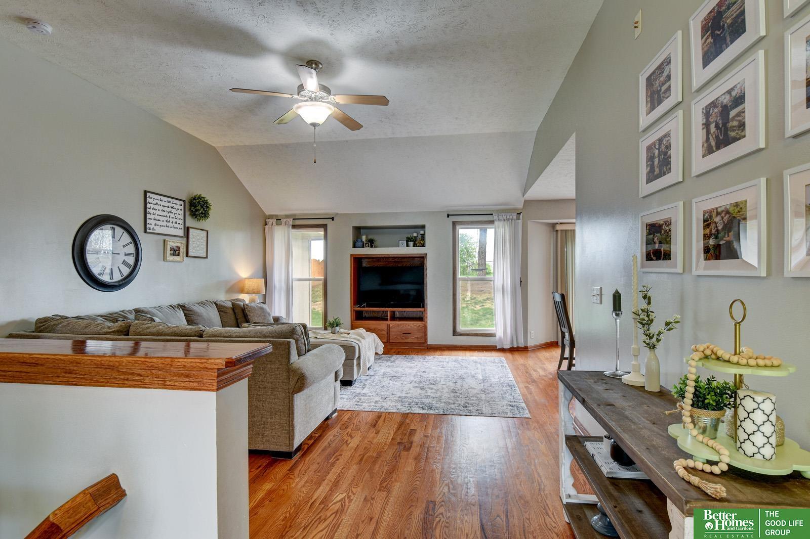 718 Cedar View Circle