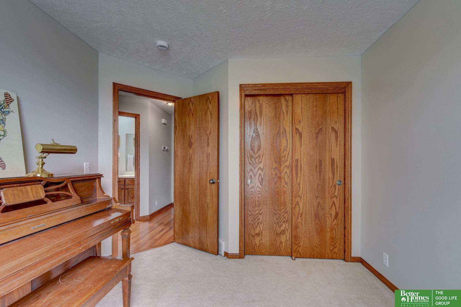 718 Cedar View Circle