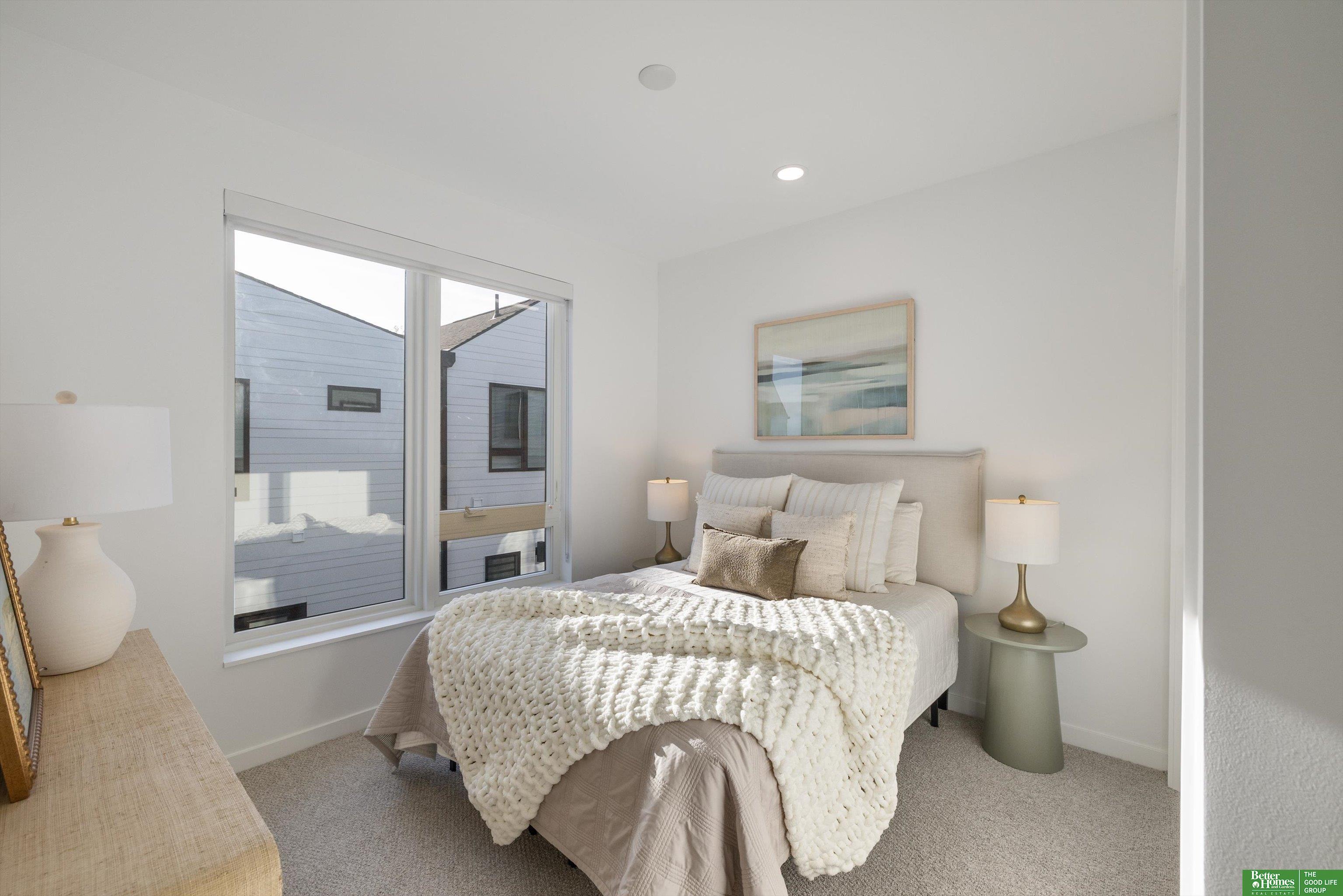 5321 Elmwood Plaza