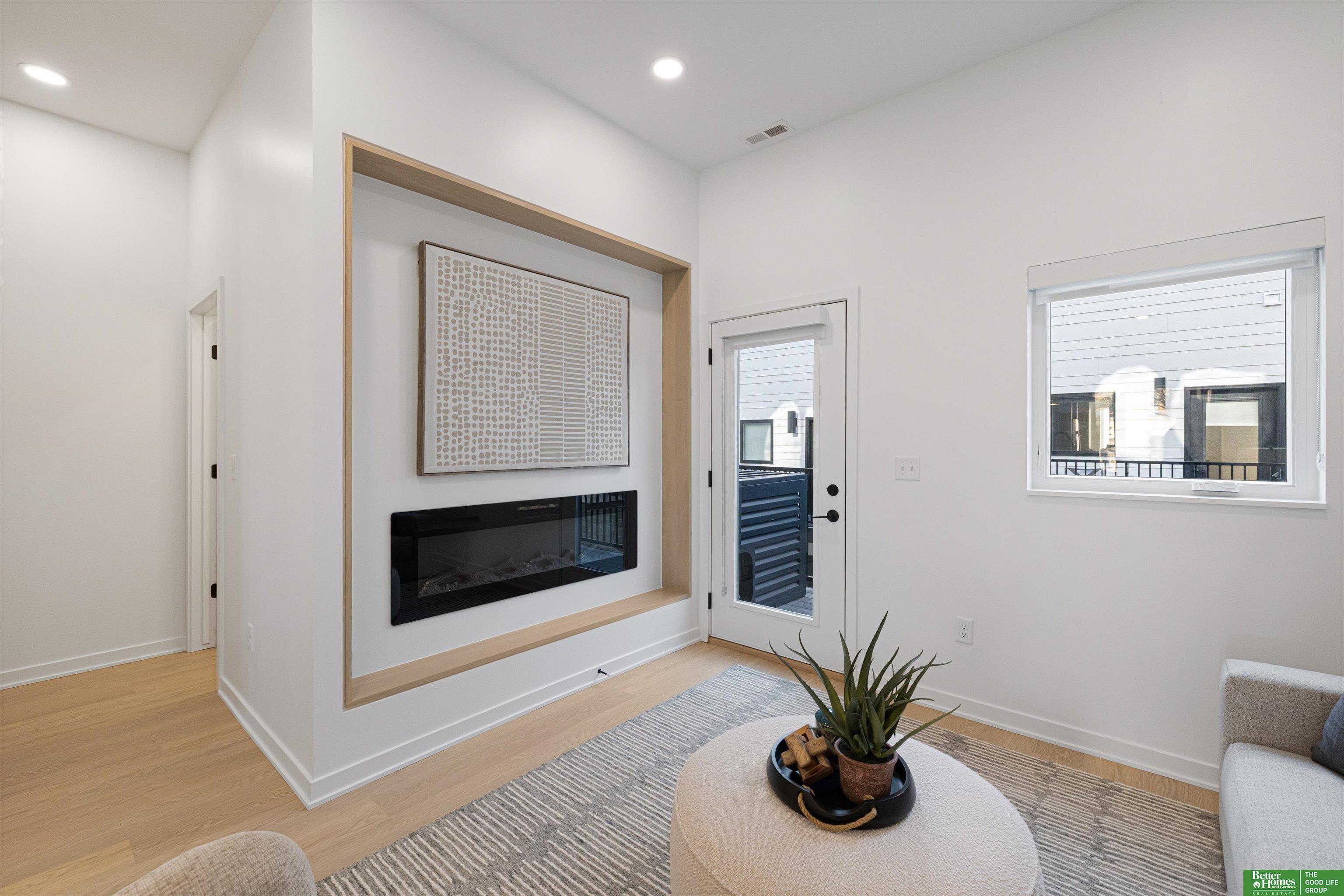 5321 Elmwood Plaza