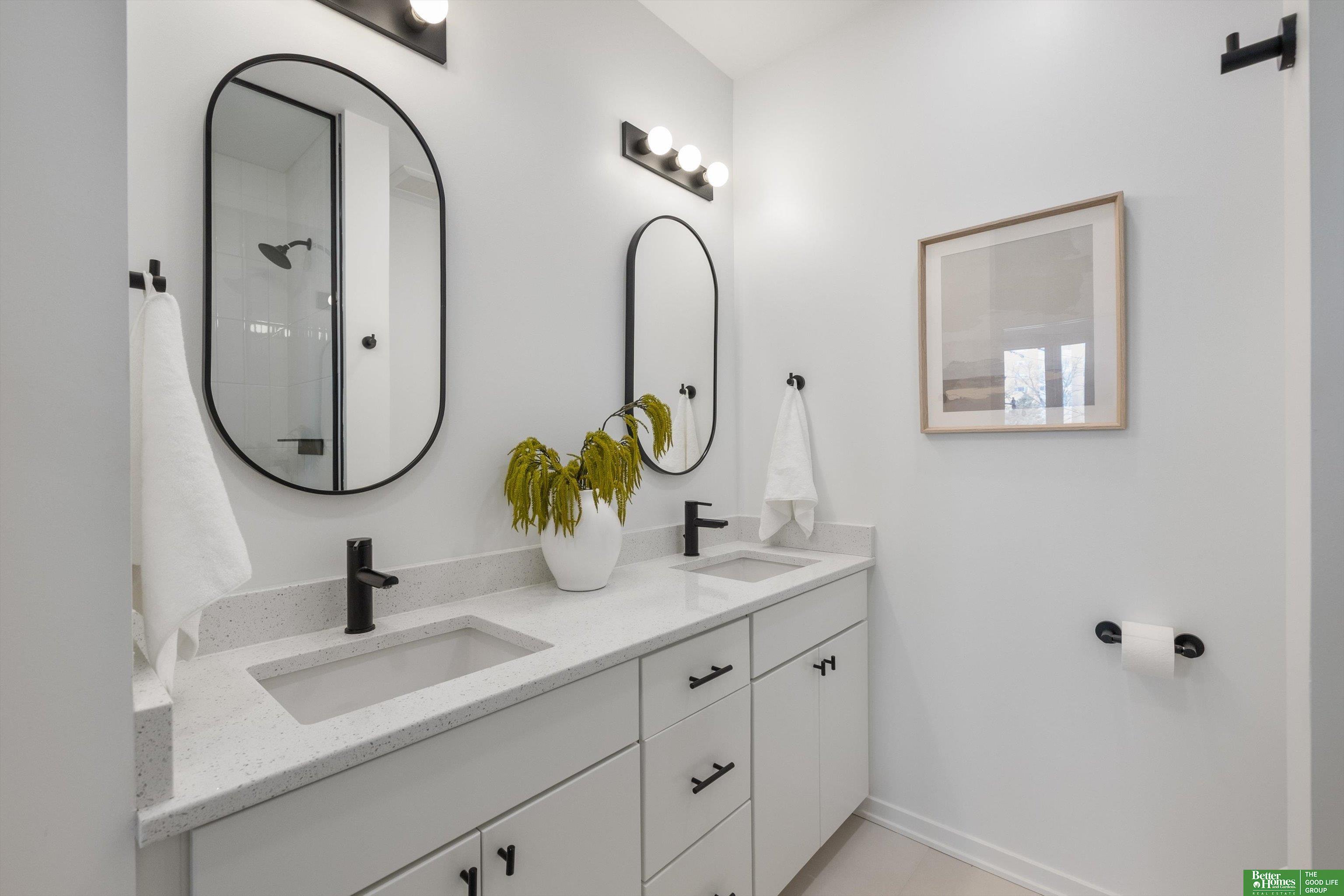 5321 Elmwood Plaza