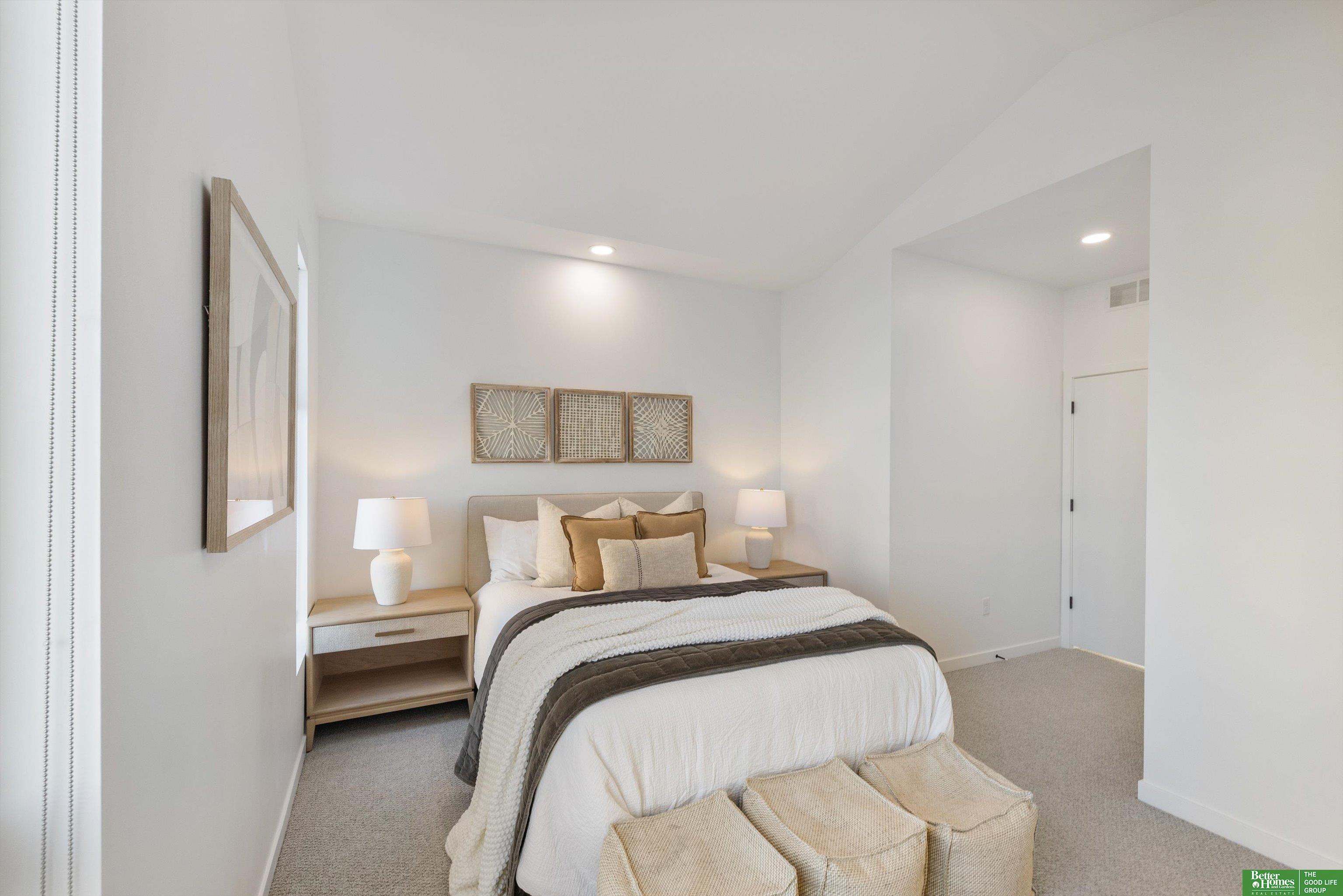5321 Elmwood Plaza