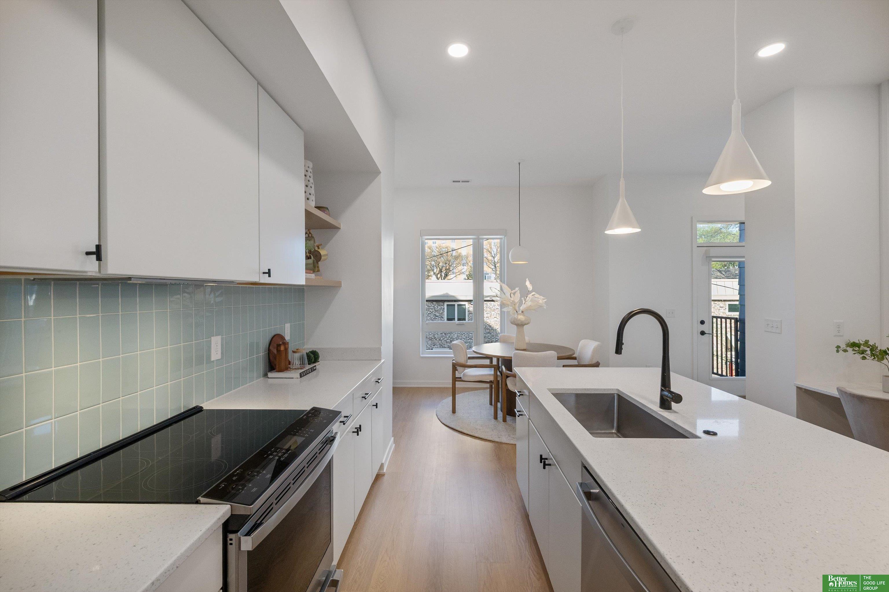 5321 Elmwood Plaza