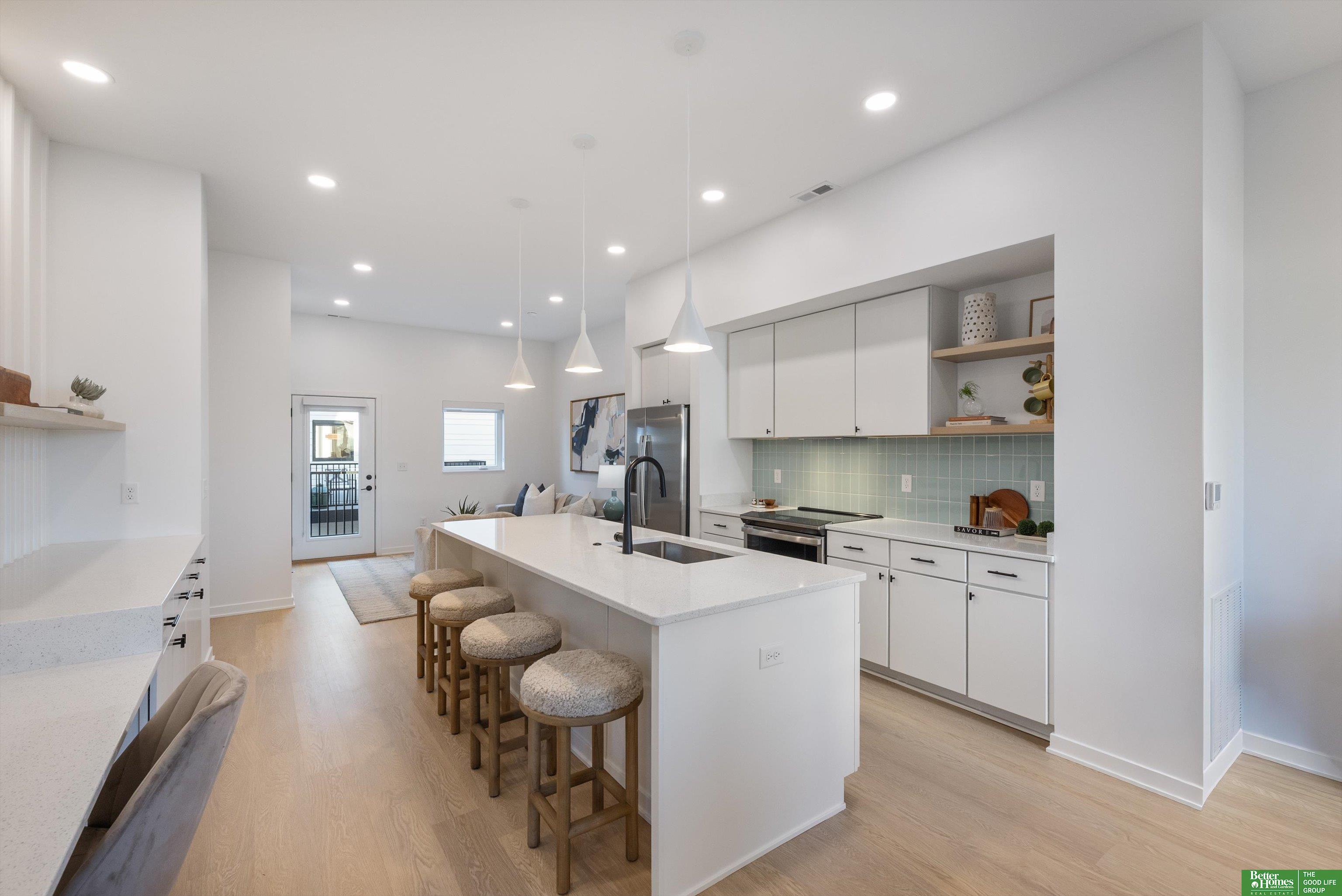 5321 Elmwood Plaza