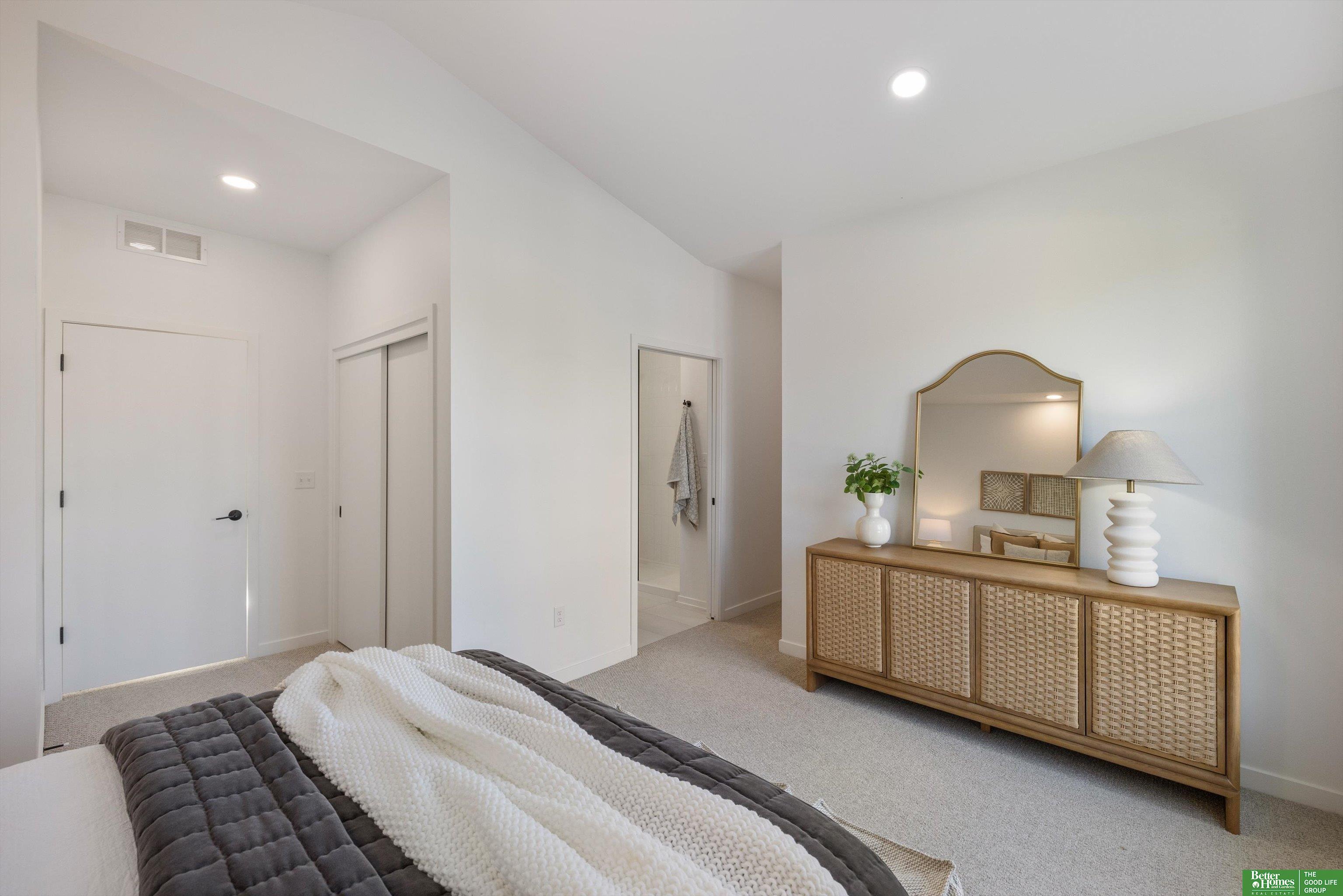 5321 Elmwood Plaza